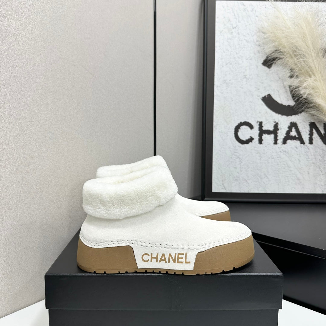 CC 26s Fur Boot Platform White Suede