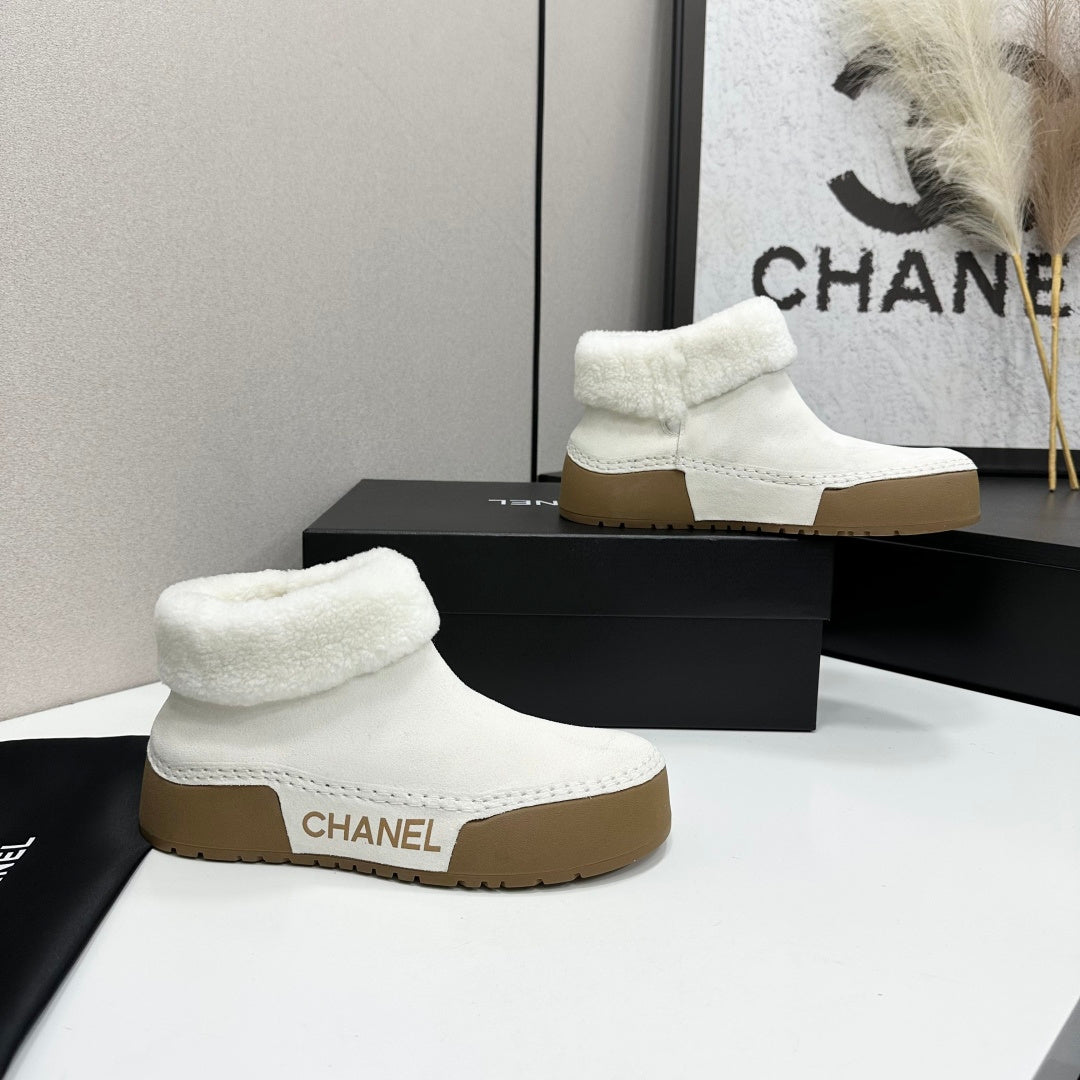 CC 26s Fur Boot Platform White Suede