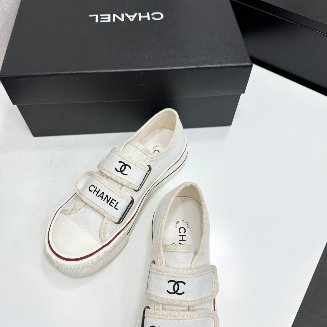 CC 26s Velcro Low Top Sneakers White Black Canvas 145659