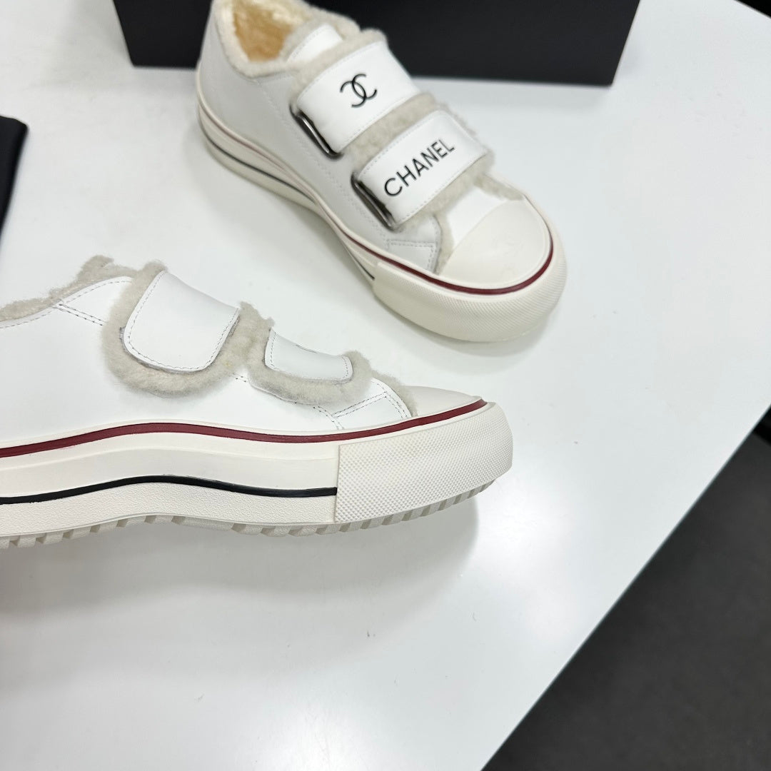 CC 26s Velcro Low Top Sneakers White Black Leather 145653