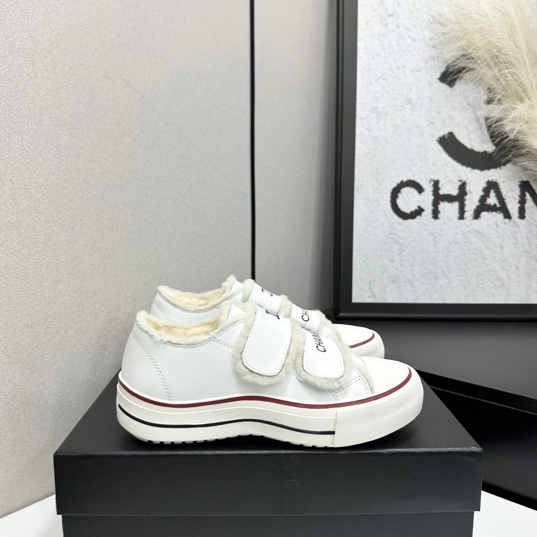 CC 26s Velcro Low Top Sneakers White Black Leather 145653