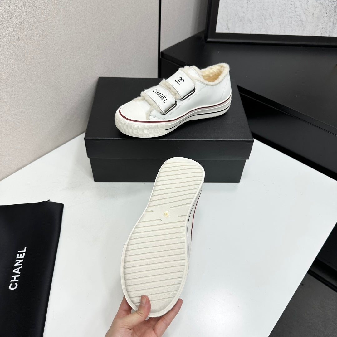 CC 26s Velcro Low Top Sneakers White Black Leather 145653