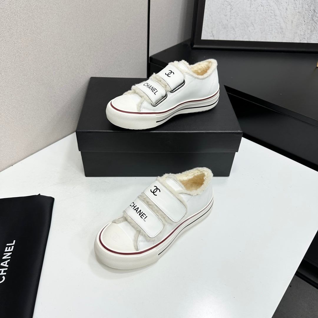 CC 26s Velcro Low Top Sneakers White Black Leather 145653