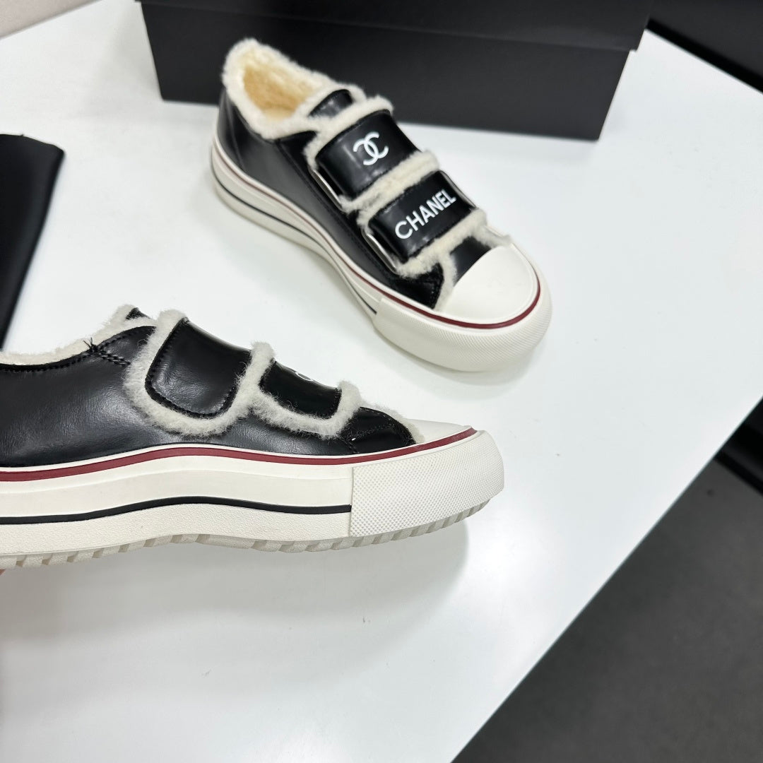 CC 26s Shearling Velcro Low Top Sneakers Black White Leather 145652