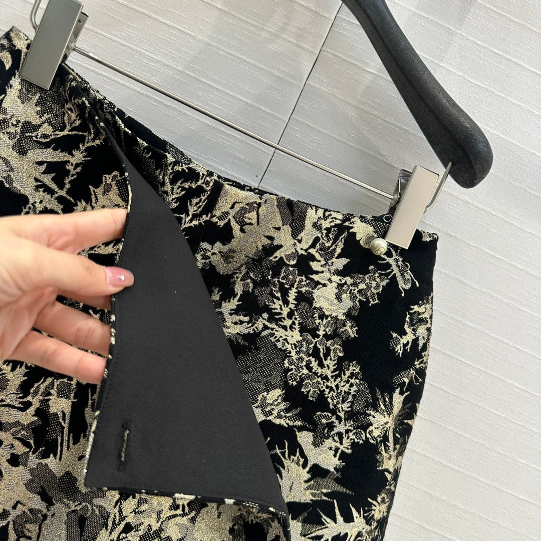 CD 25 Print Short Black Gold Jacquard fabric