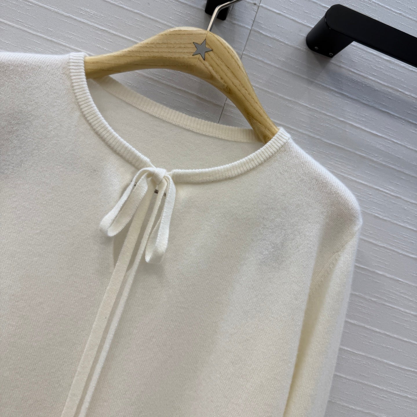 CD Tie-neck Sweater Cream Cashmere 402874