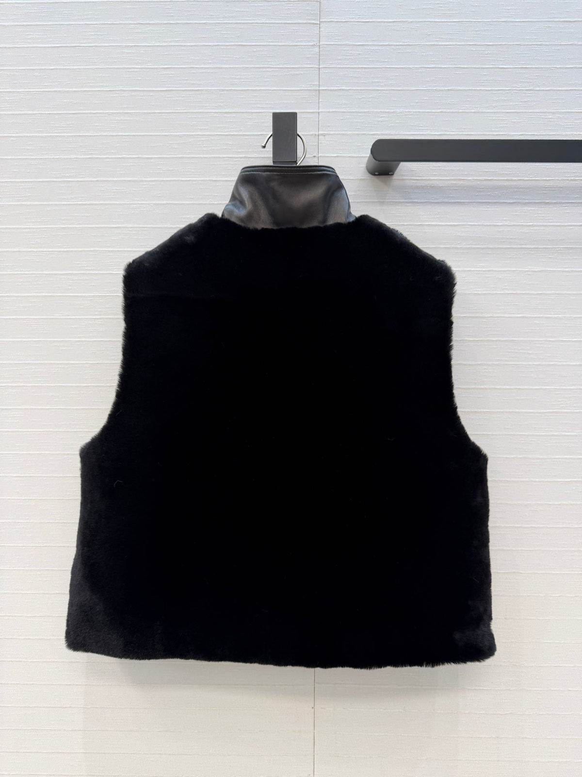 HM 26 Shearling Vest Black Leather 428601