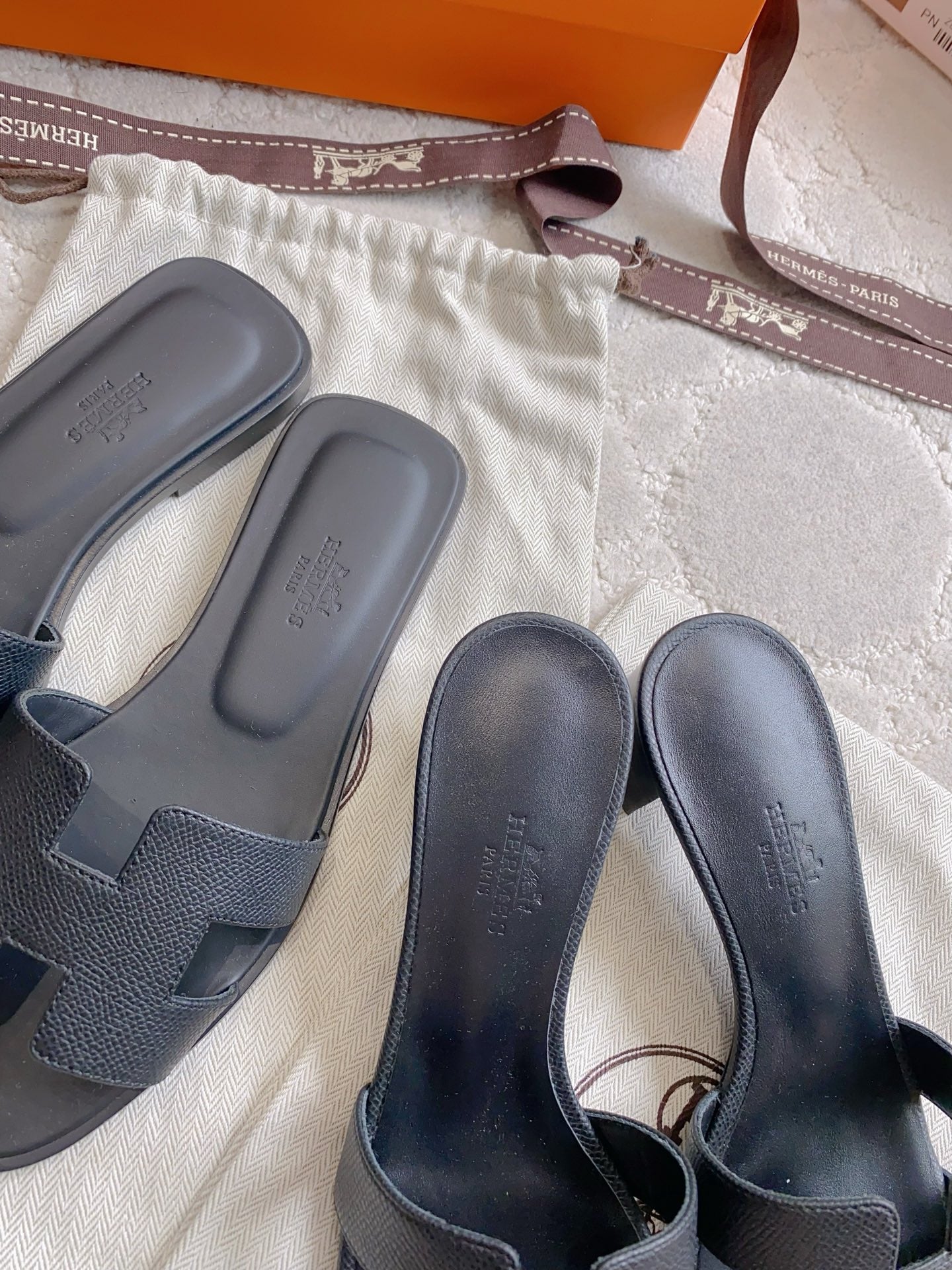 HM 26s Oran Sandal Dark Blue Espom Goatskin 724266