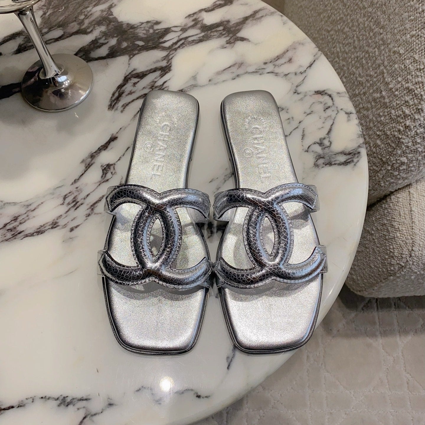 CC Logo Flat Sandals Sliver Lambskin 906323