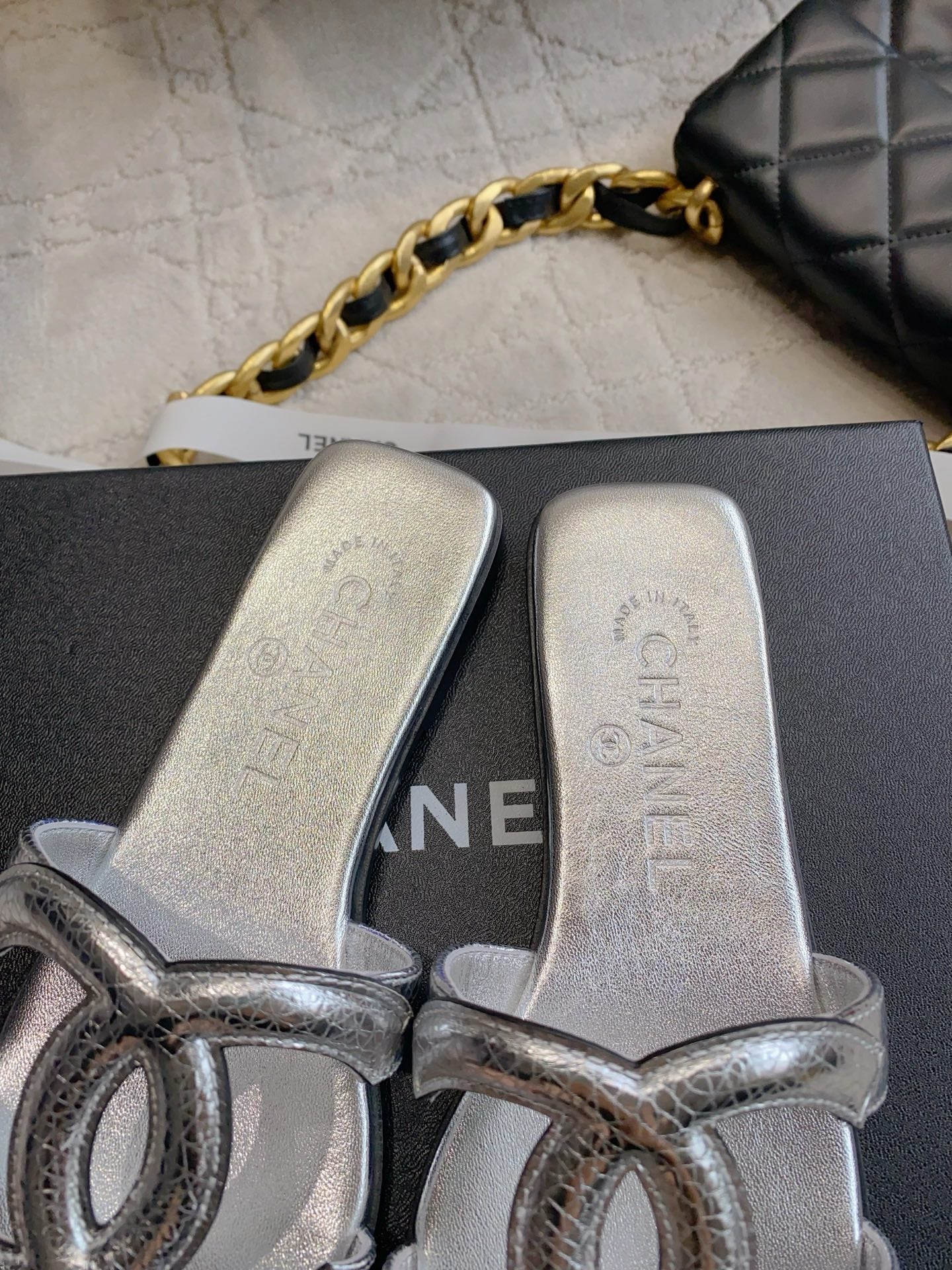 CC Logo Flat Sandals Sliver Lambskin 906323