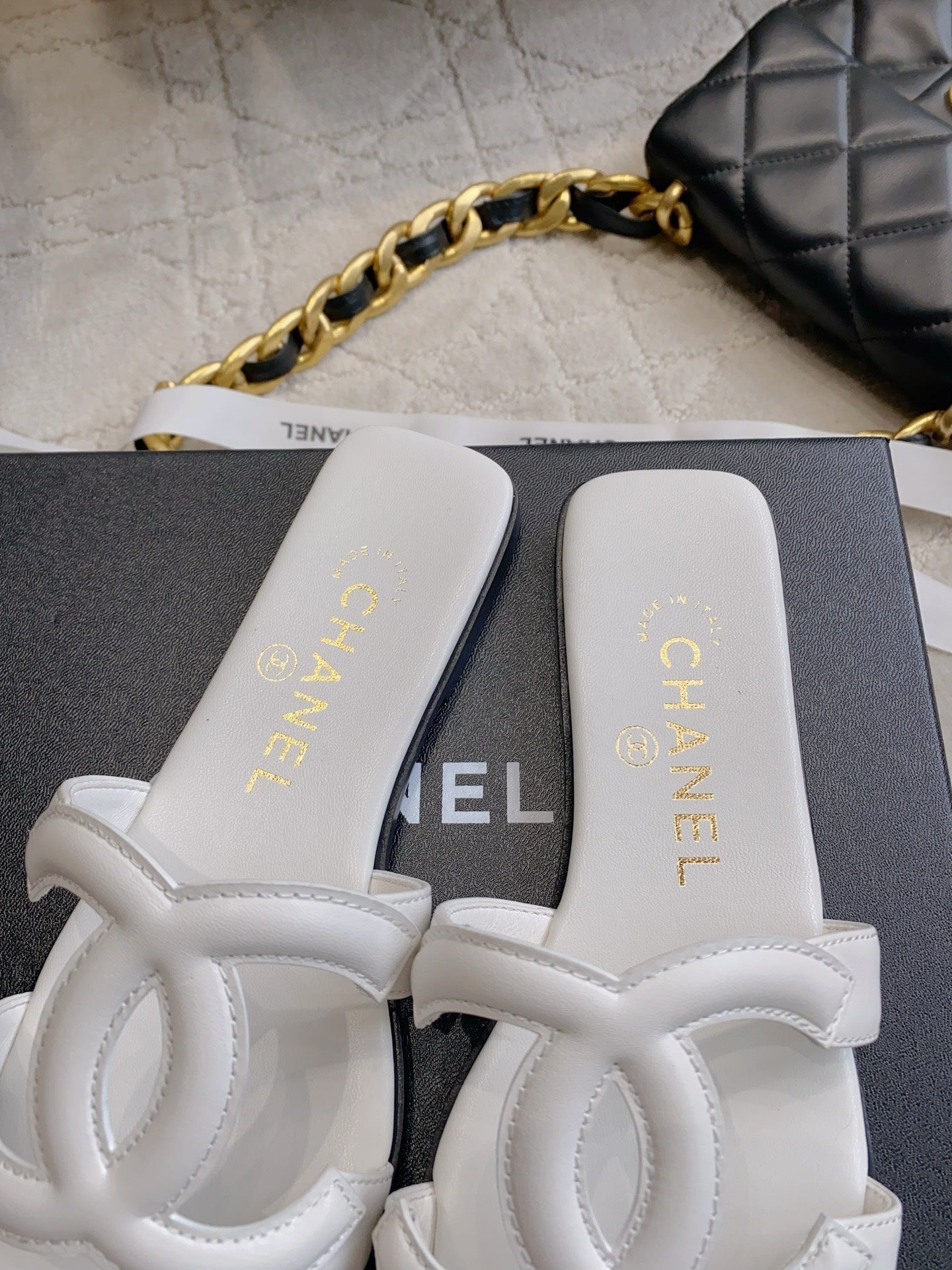 CC Logo Flat Sandals White Lambskin 906324