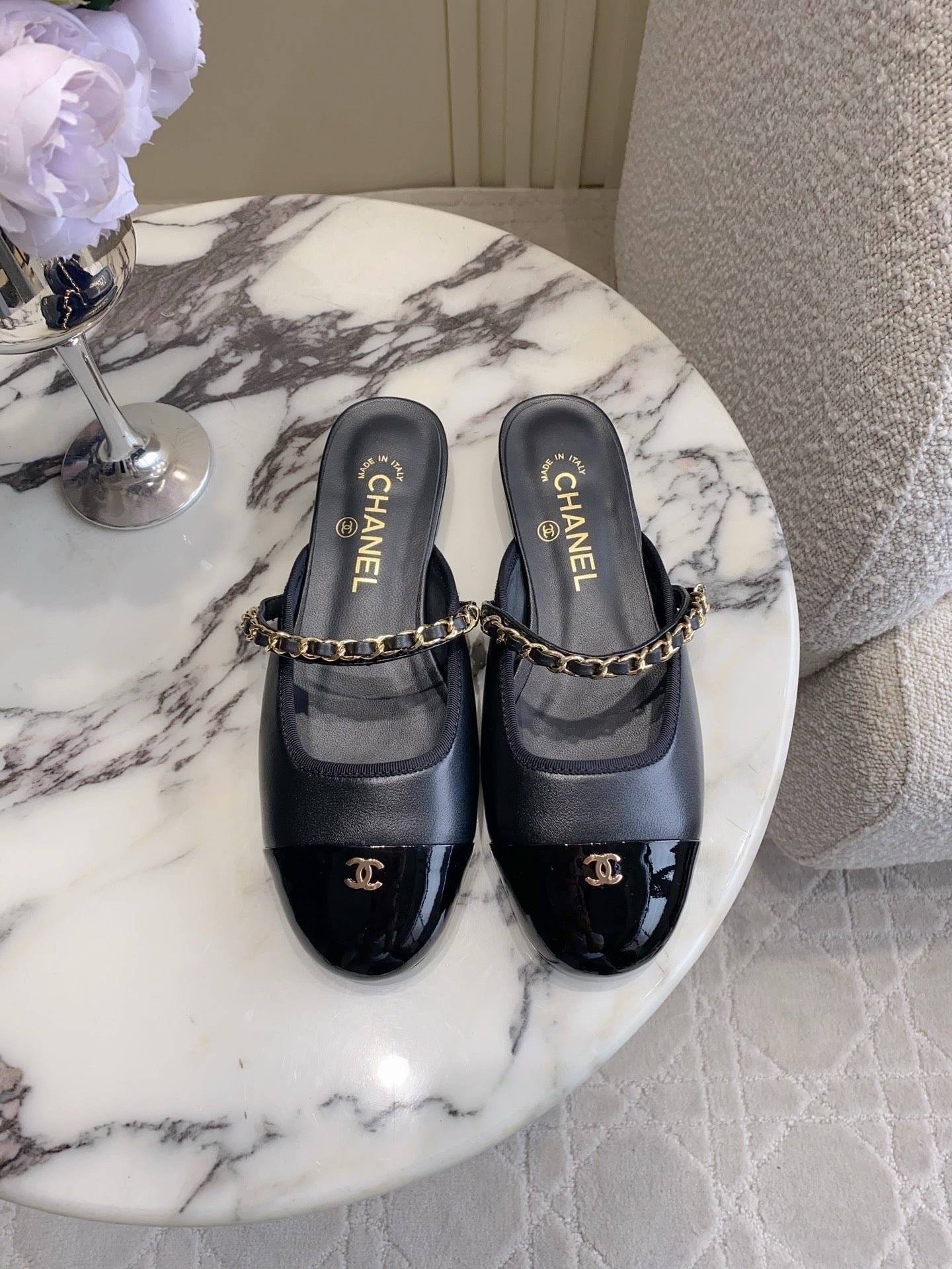 CC 2026s Chain Flat Mules Black Leather 723673