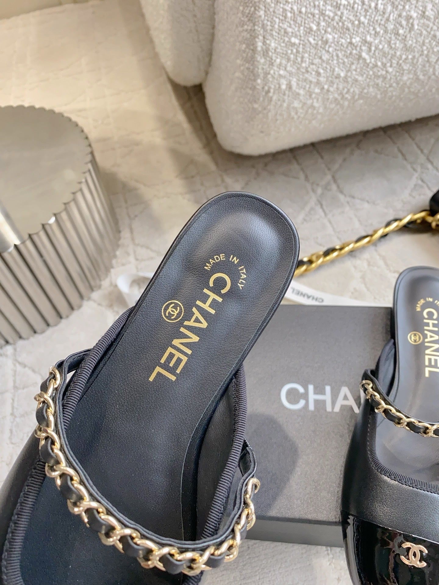 CC 2026s Chain Flat Mules Black Leather 723673