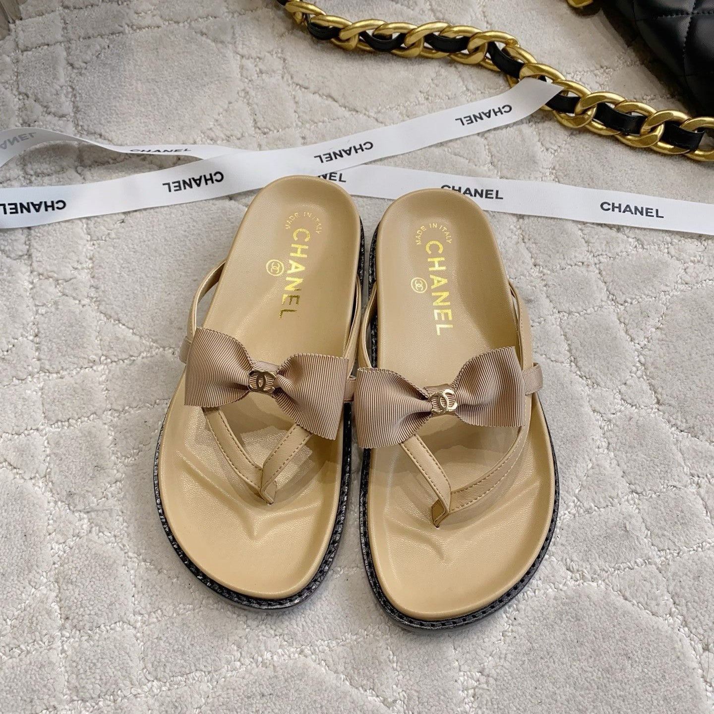 CC 26s Bow Thong Sandals Beige Lambskin 723723