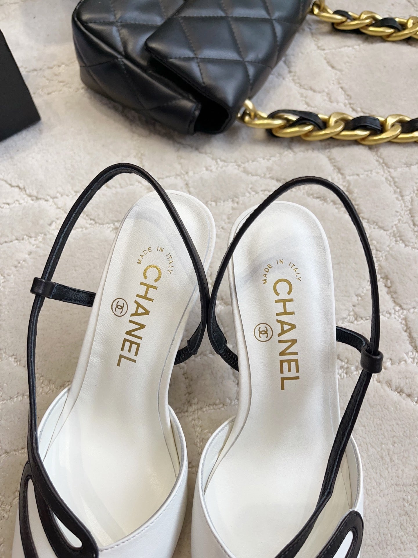 CC Métiers d’art 2026 Slingback 7.5cm White Black Lambskin 808102