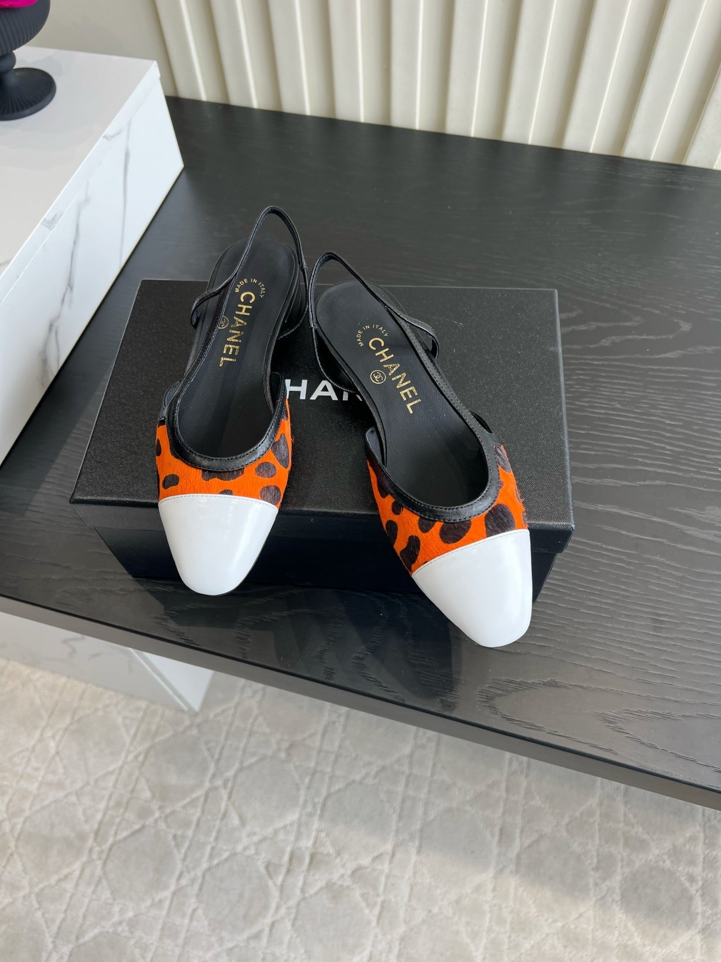 CC 26s Slingback Black Orange Horsehair 850773