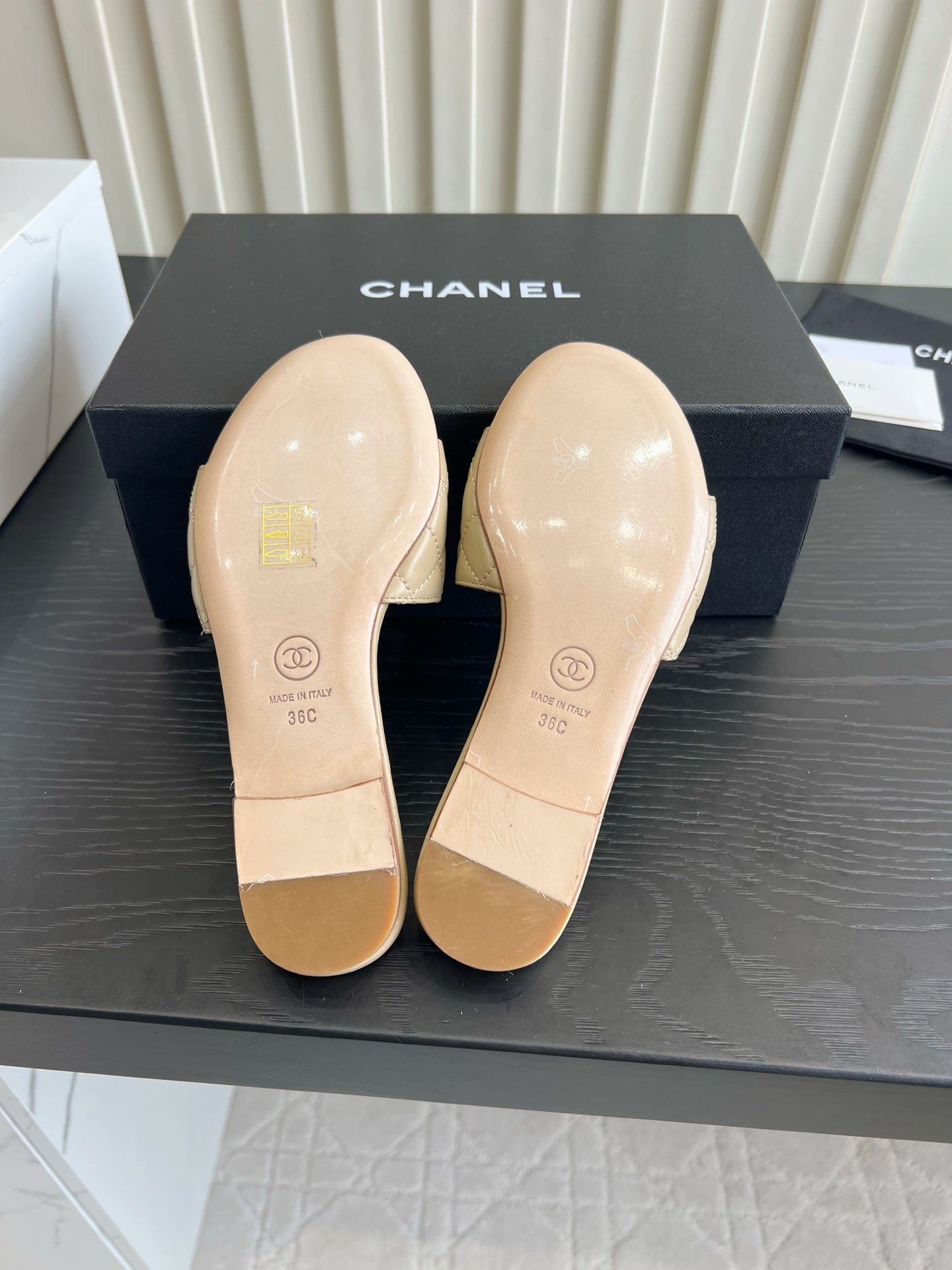 CC 26s Flat Sandals Beige Quited Leather 906219