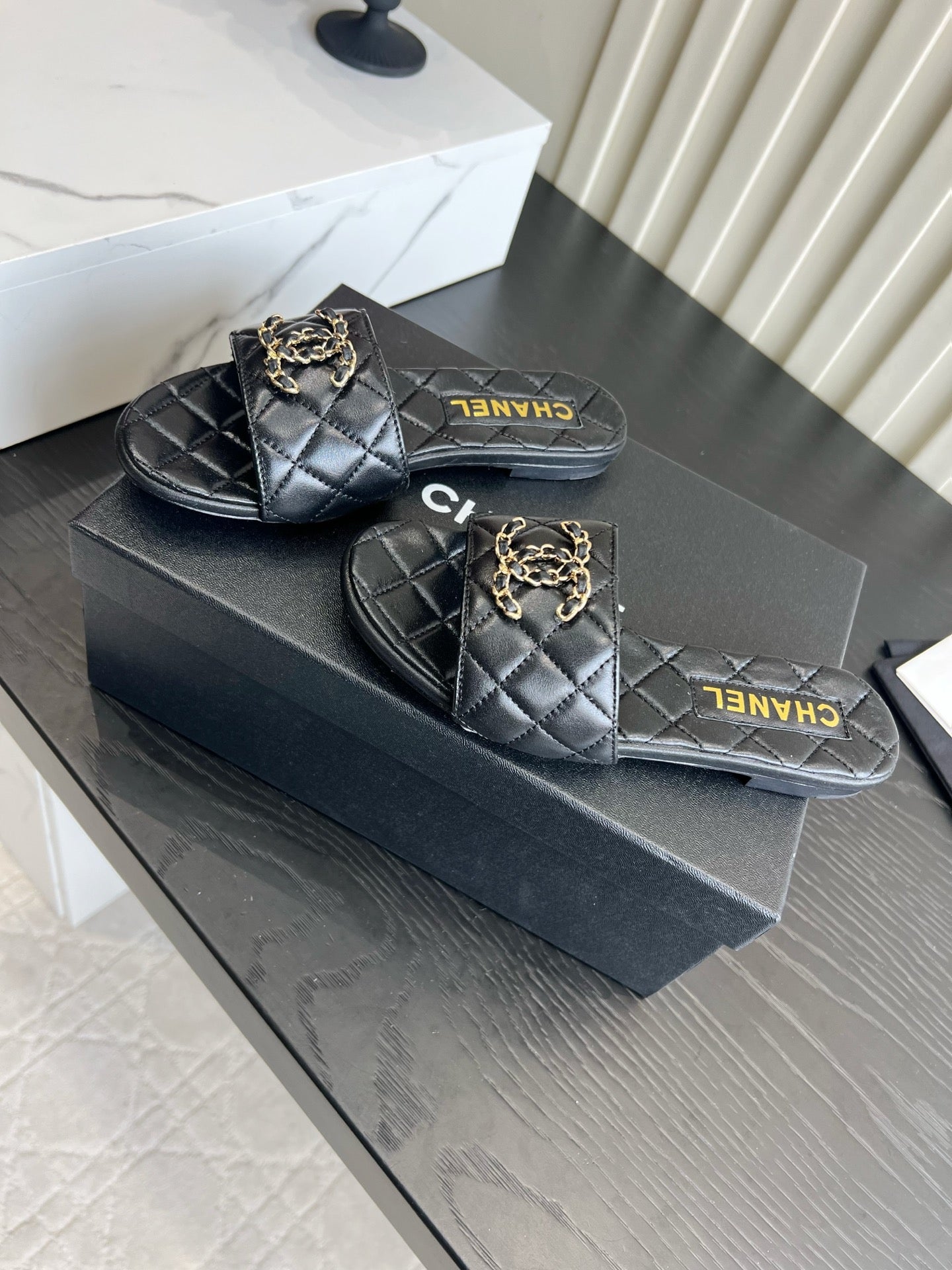 CC 26s Flat Sandals Black Quited Leather 906217