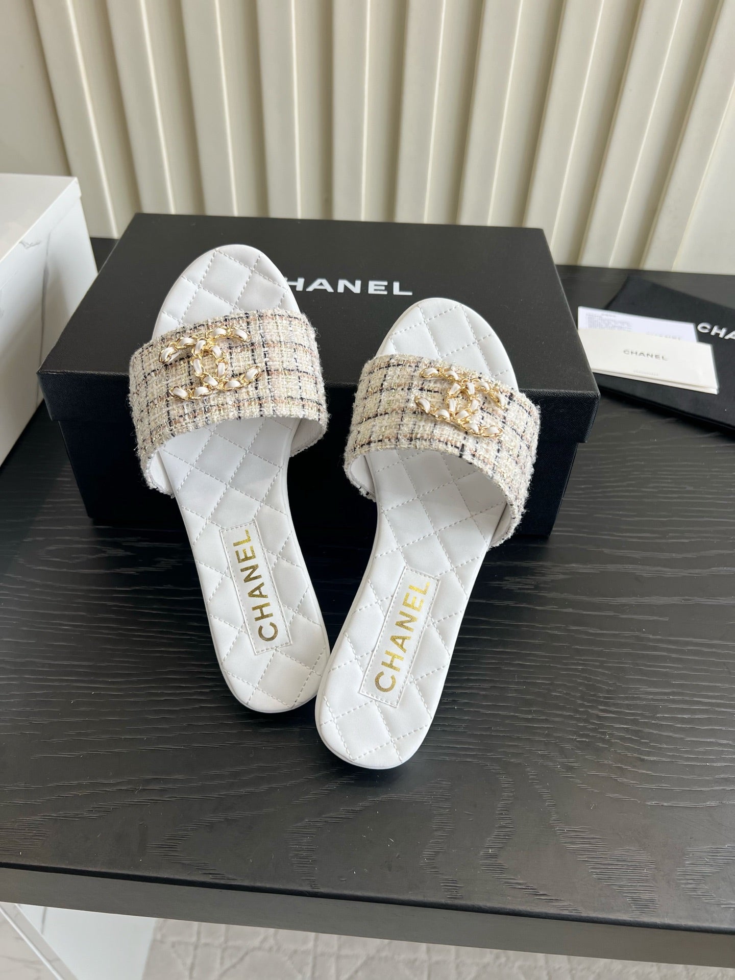 CC 26s Flat Sandals White Cream Quited Leather 906224