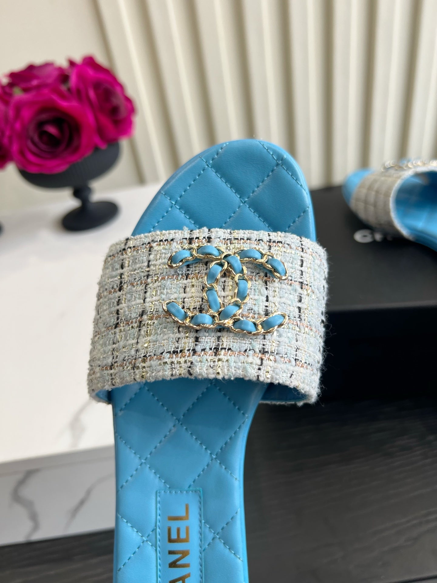 CC 26s Flat Sandals Blue Cream Quited Leather 906222