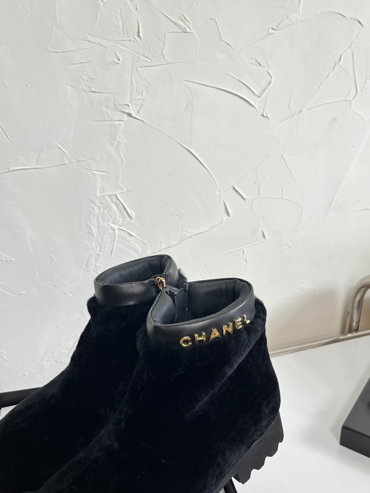 CC Interlocking CC Logo Boots Shearling Black Leather 543111