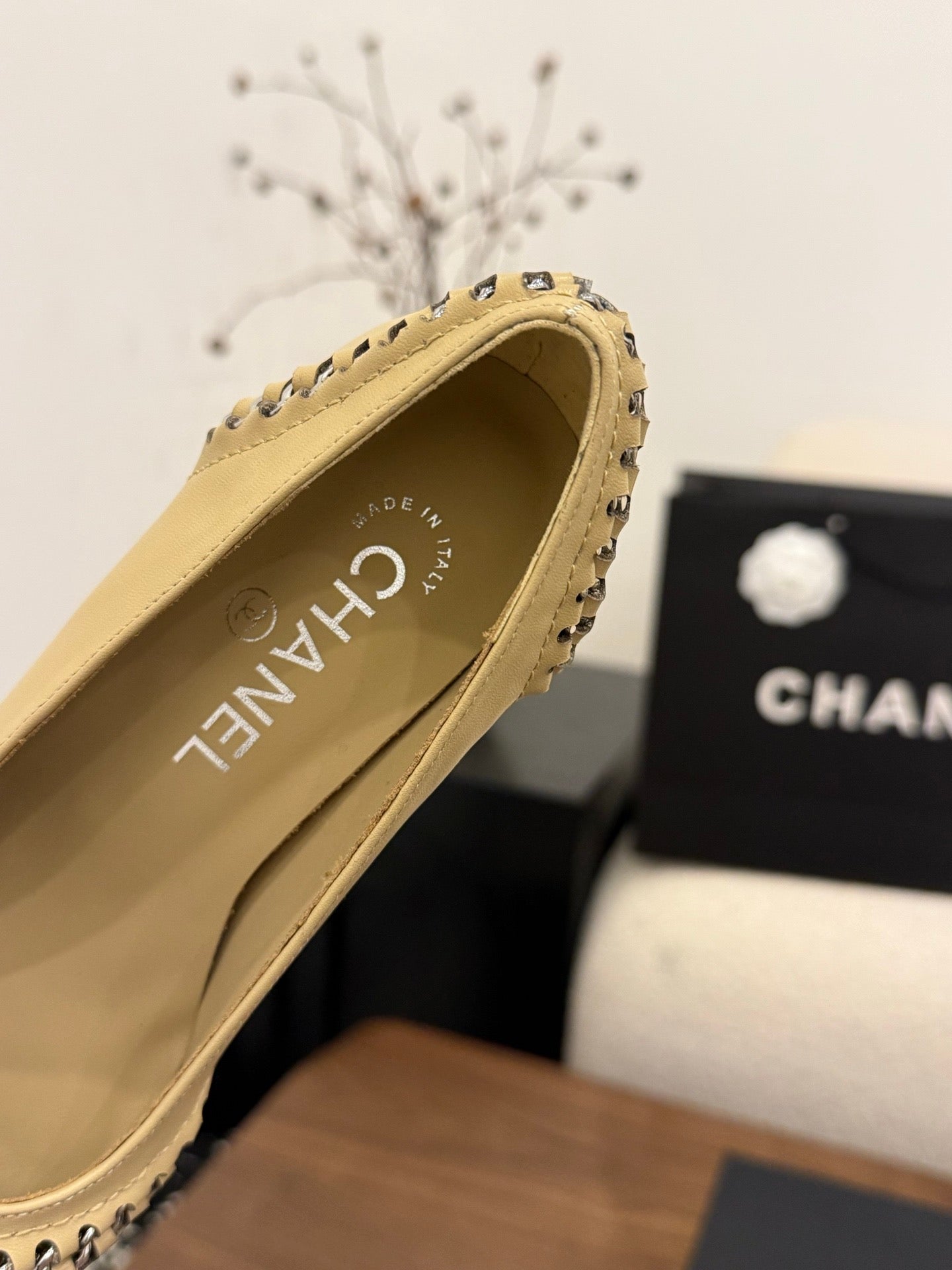 CC 2026 Pumps Braided Chain Beige Calfskin 676201