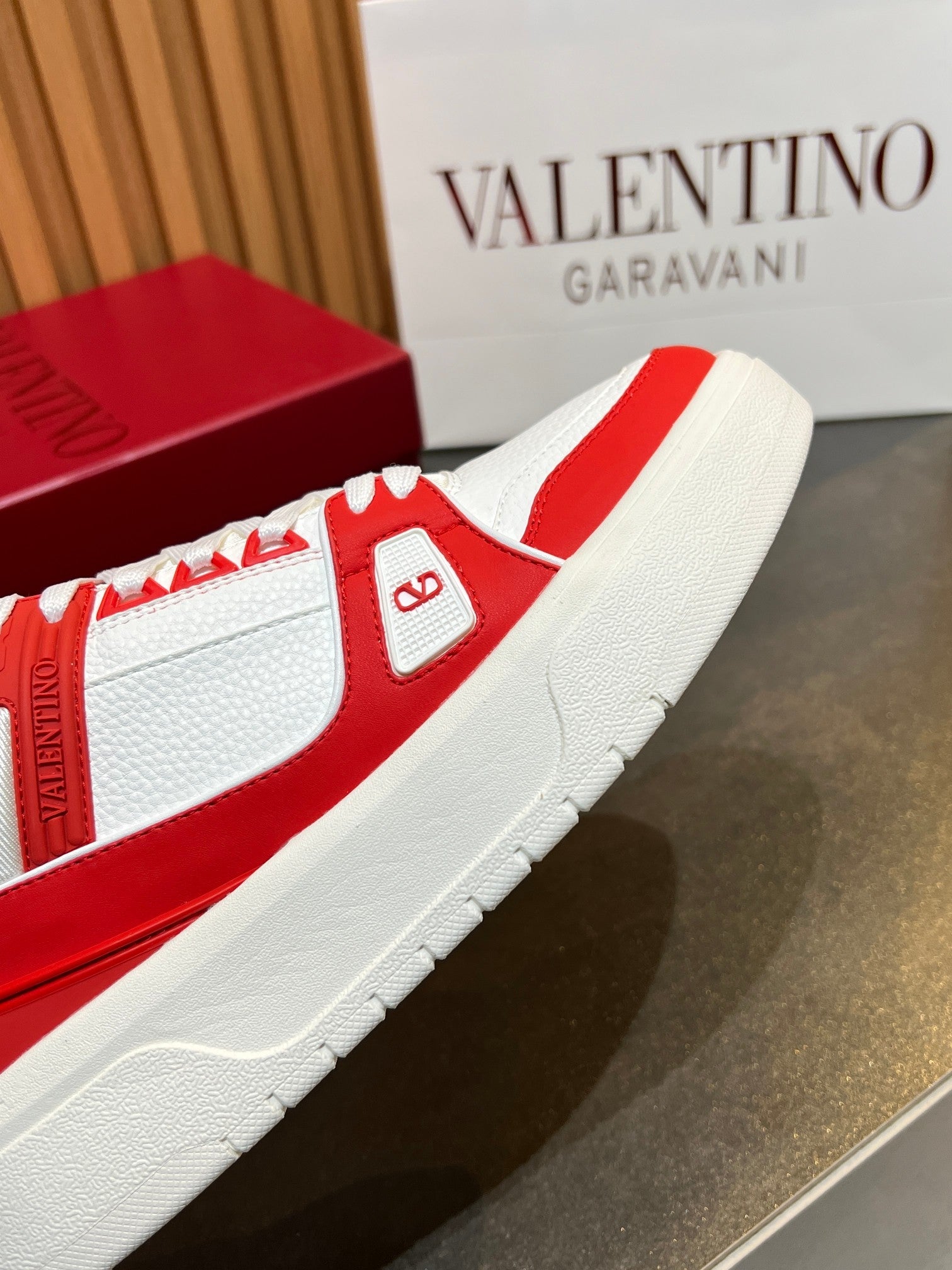 VT 25S Couple Sneakers White Red Calfskin 563110