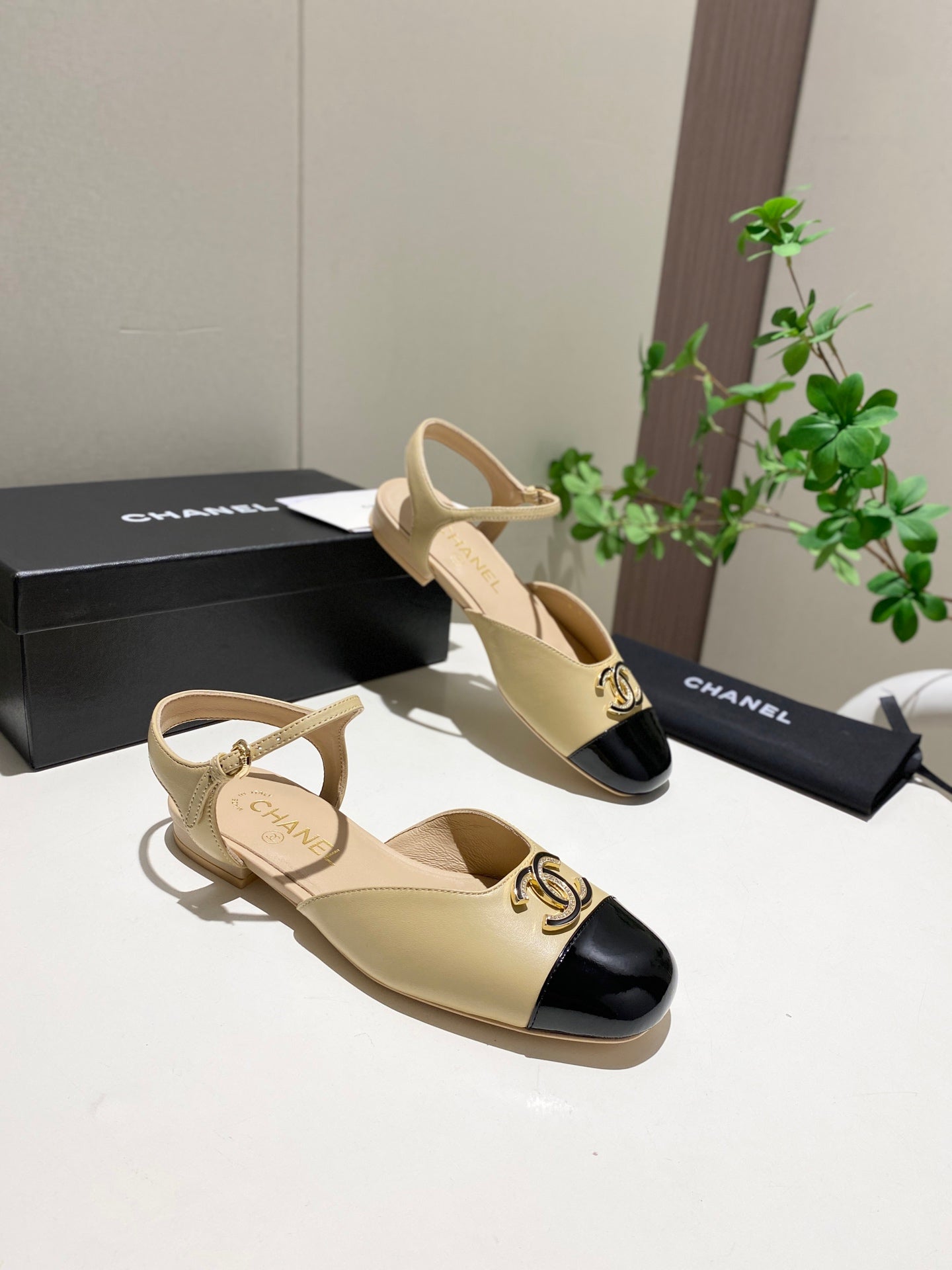 CC  25P Double-Buckle Mary Jane Sandals Black Beige Sheepskin 466990