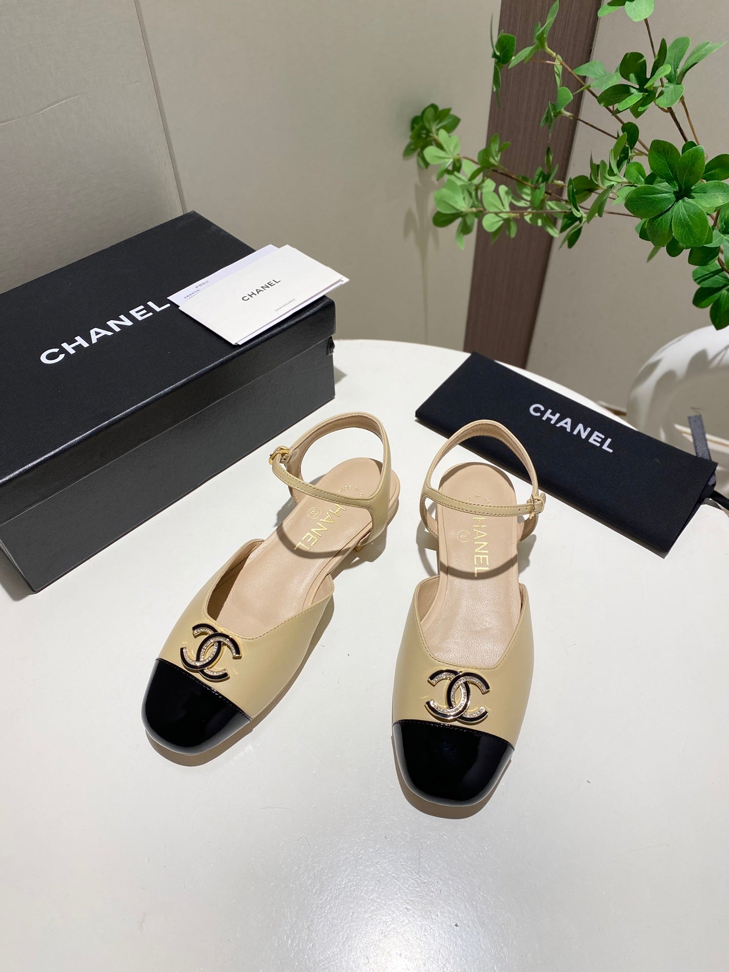 CC  25P Double-Buckle Mary Jane Sandals Black Beige Sheepskin 466990