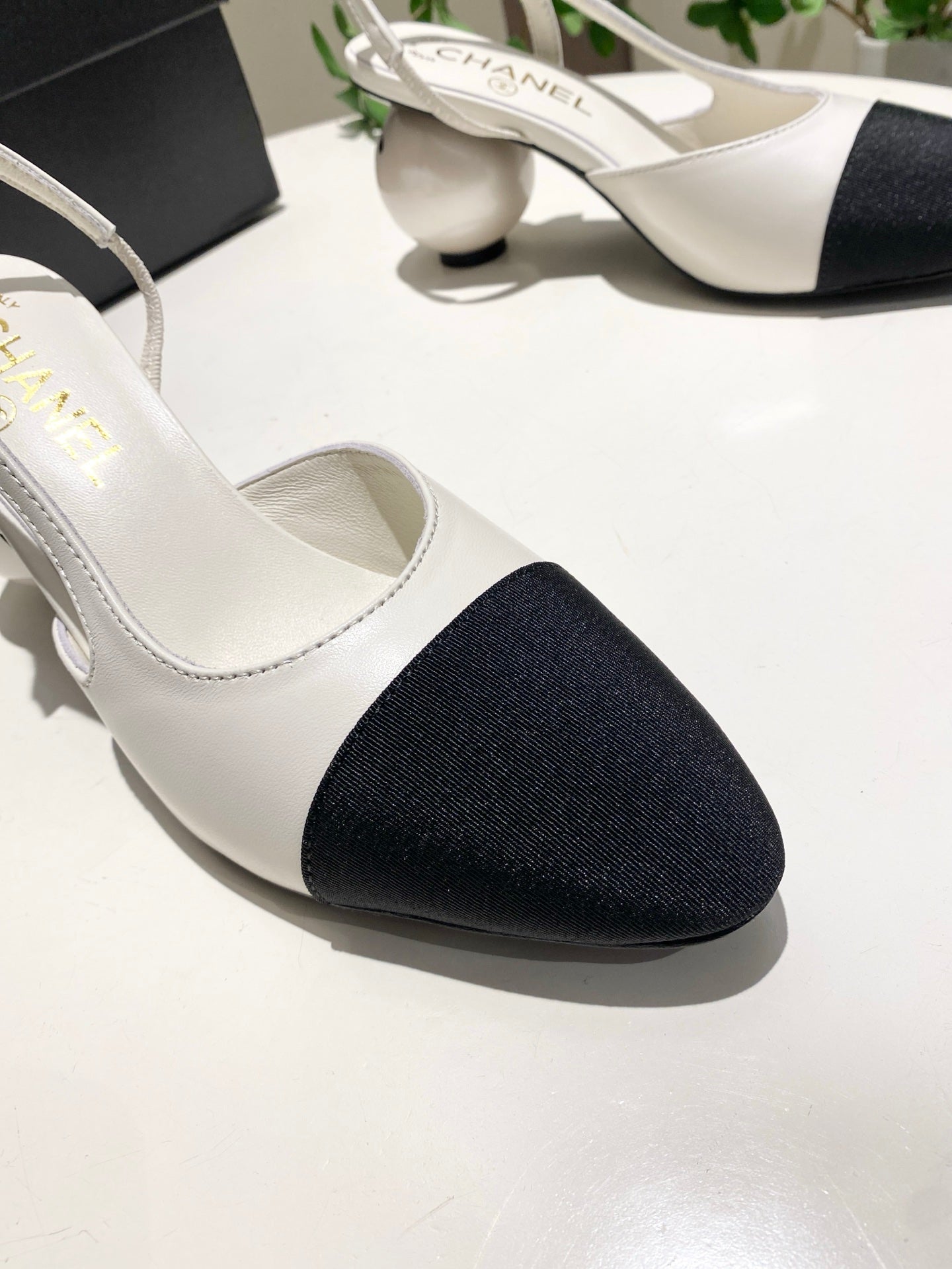 CC 26P Slingback Pearl-Shaped Heel 7cm Black White Leather 767269
