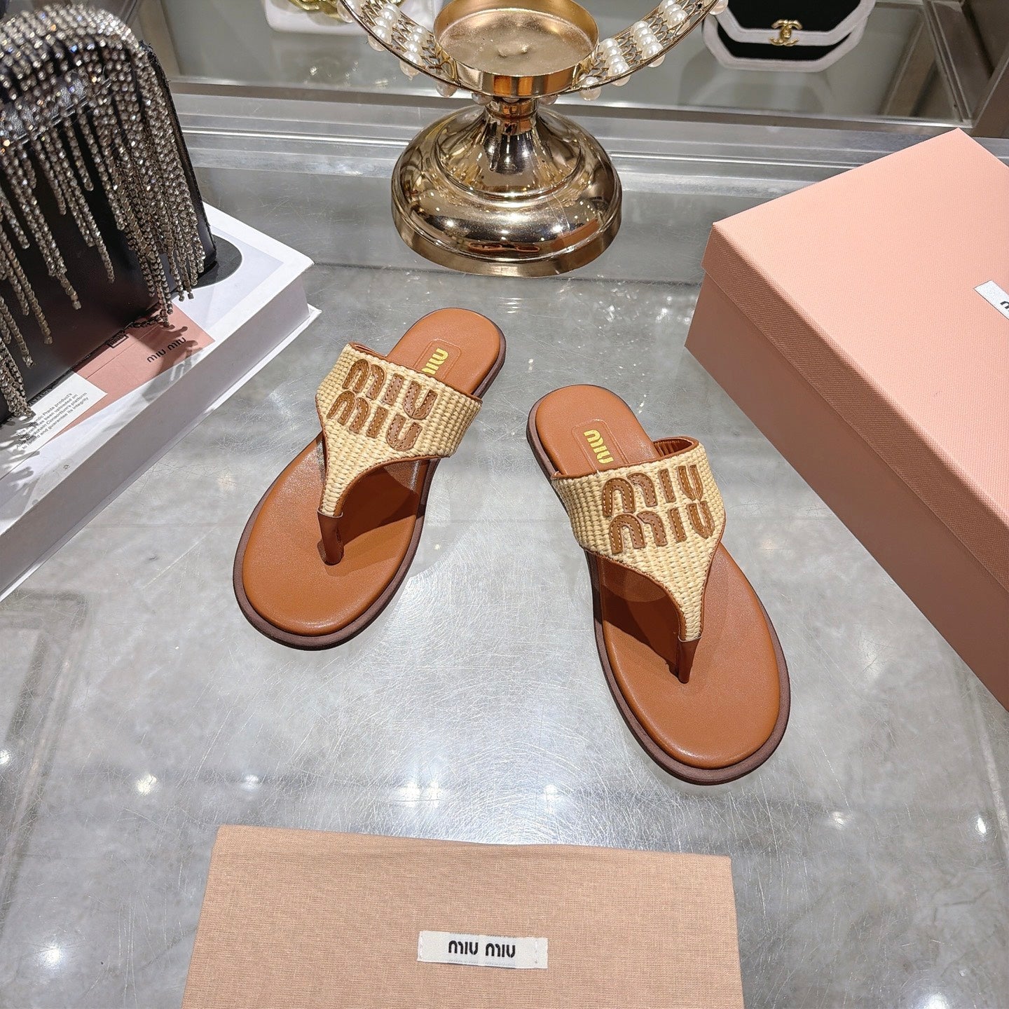 Miumiu 26s Thong Sandals In Beige Raffia And Cognac Brown Calfskin Logo