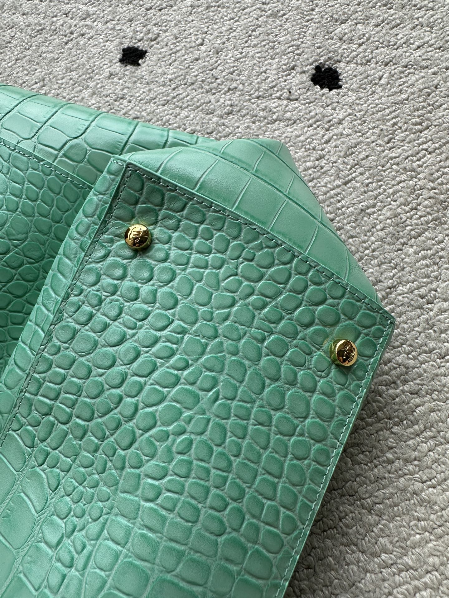 CC 2026 Large Shopping Bag 40cm Mint Green Crocodile Embossed Calfskin GHW