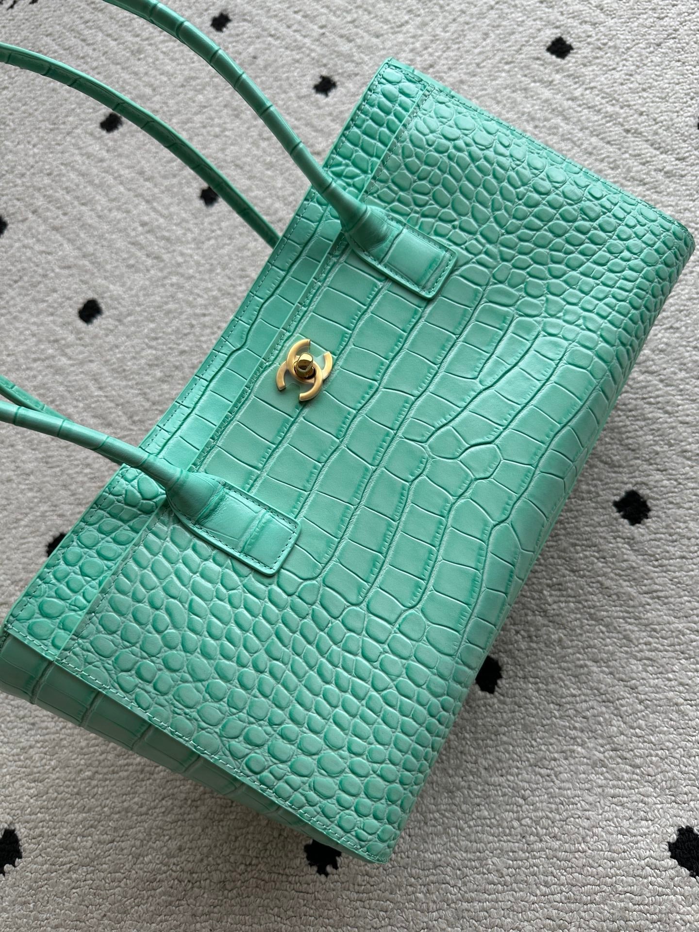 CC 2026 Small Shopping Bag 39cm Mint Green Crocodile Embossed Calfskin GHW