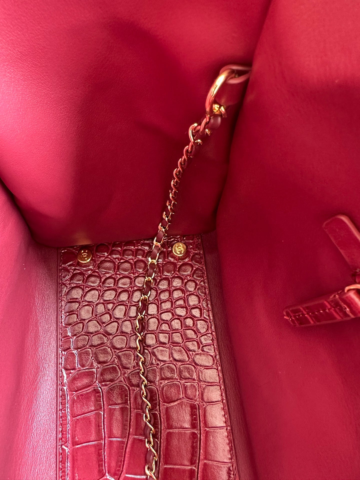 CC 2026 Small Shopping Bag 39cm Burgundy Crocodile Embossed Calfskin GHW