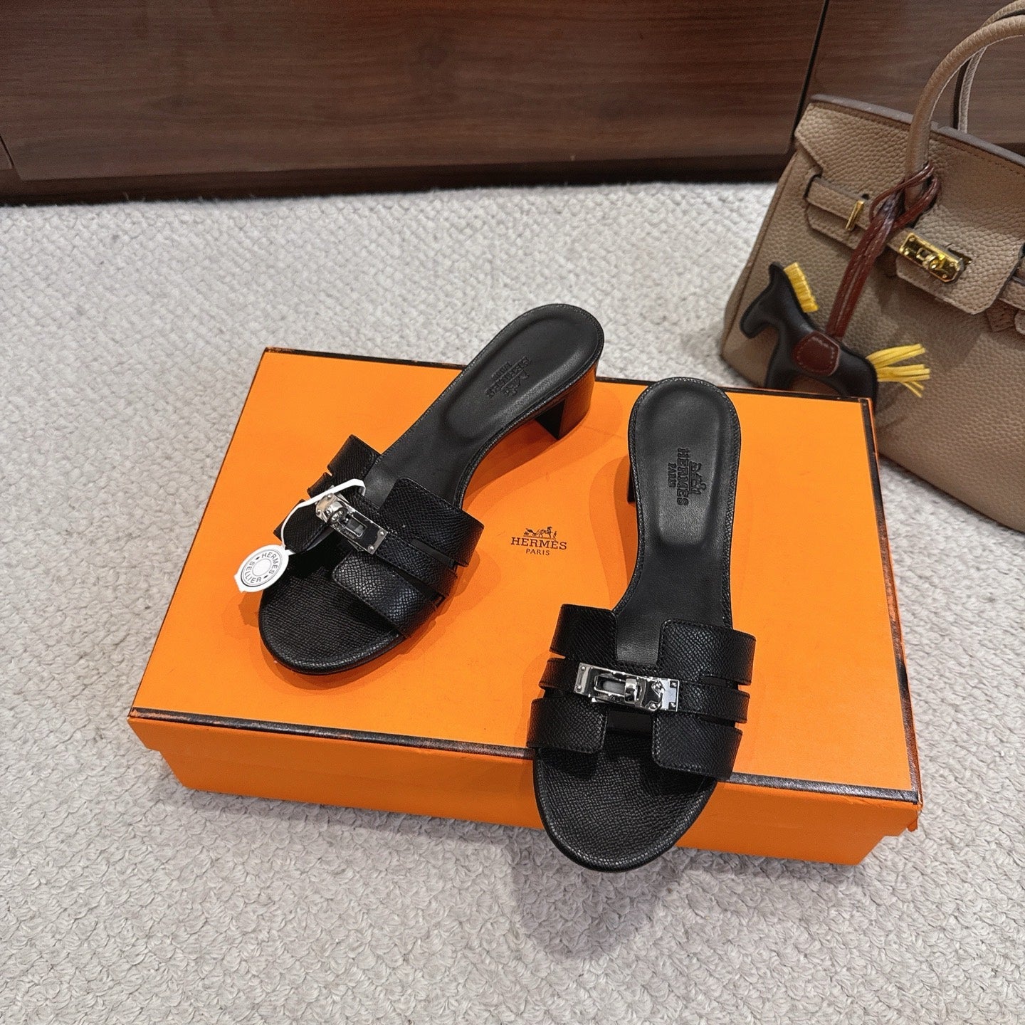 HM Kelly Buckle Sandals 5cm Black Leather 804999