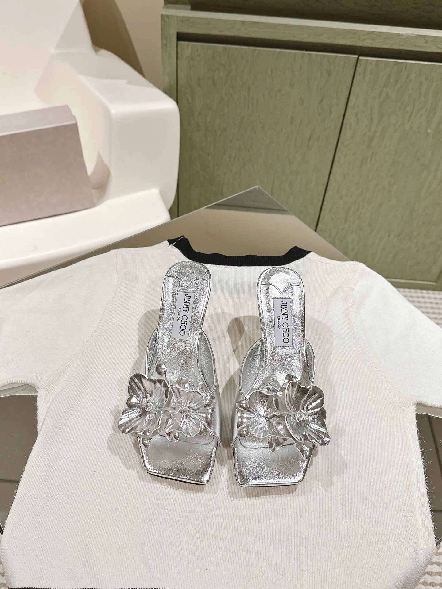 Jimmy Choo Amita Flowers Sandal 4.5cm Sliver Sheepskin 659641