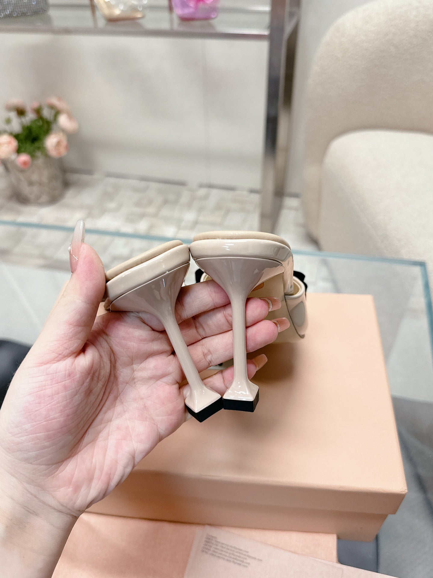 Miu Mordoré Black Bows Mules  70mm Beige Cowhide 445515