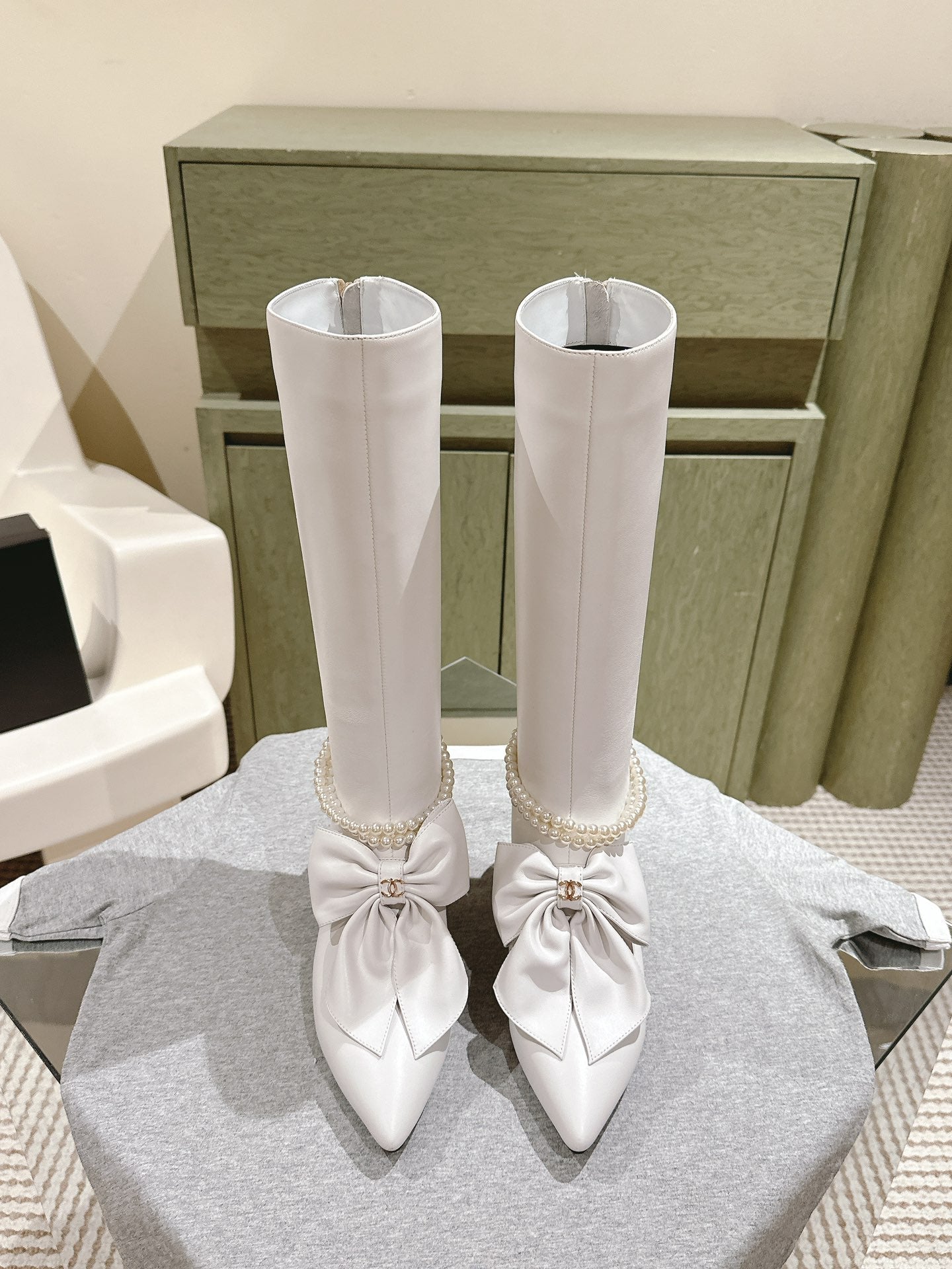 CC 24A  Pearl Bow Knee-High Boots 65mm White Sheepskin 447464