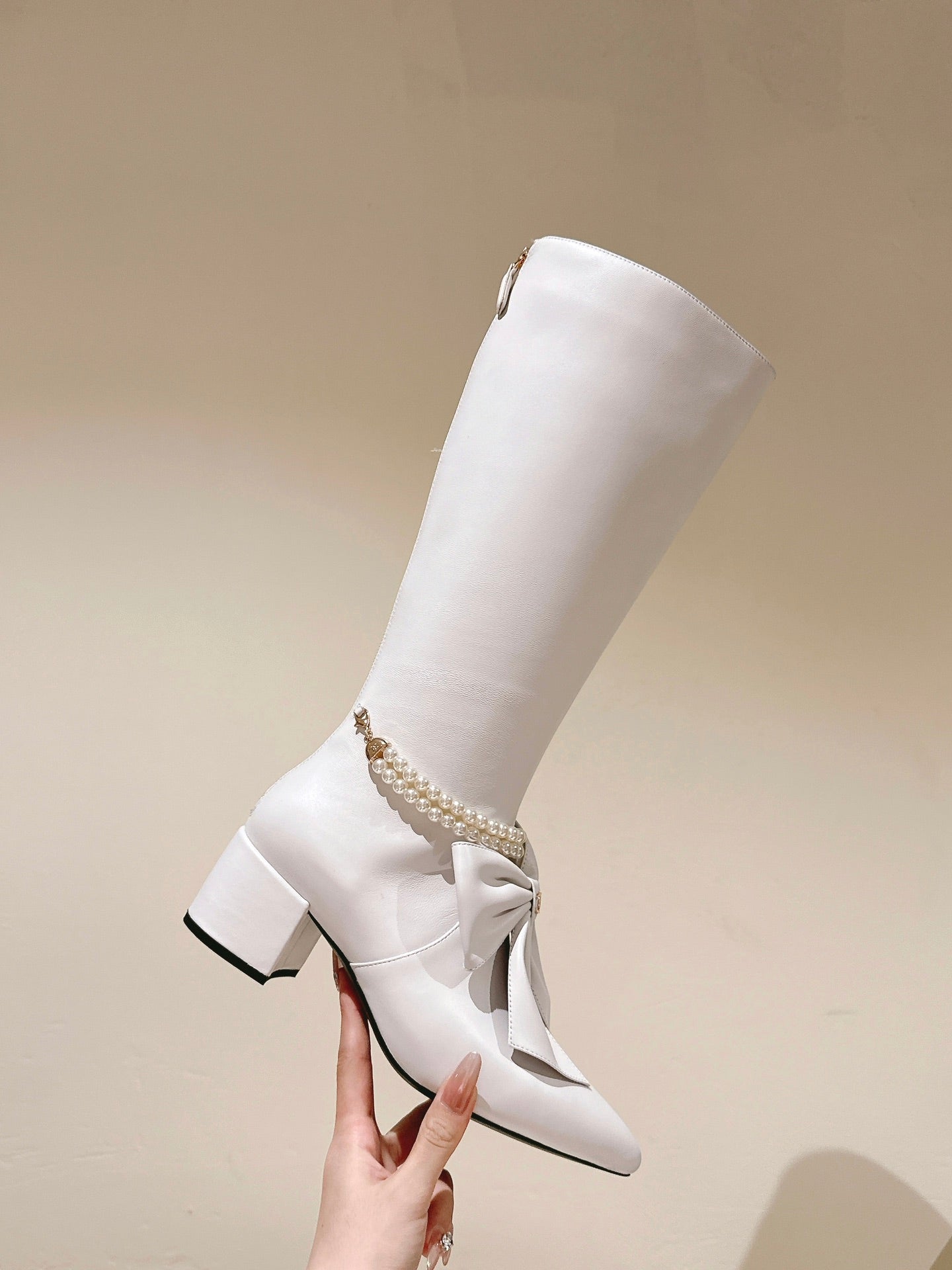CC 24A  Pearl Bow Knee-High Boots 65mm White Sheepskin 447464