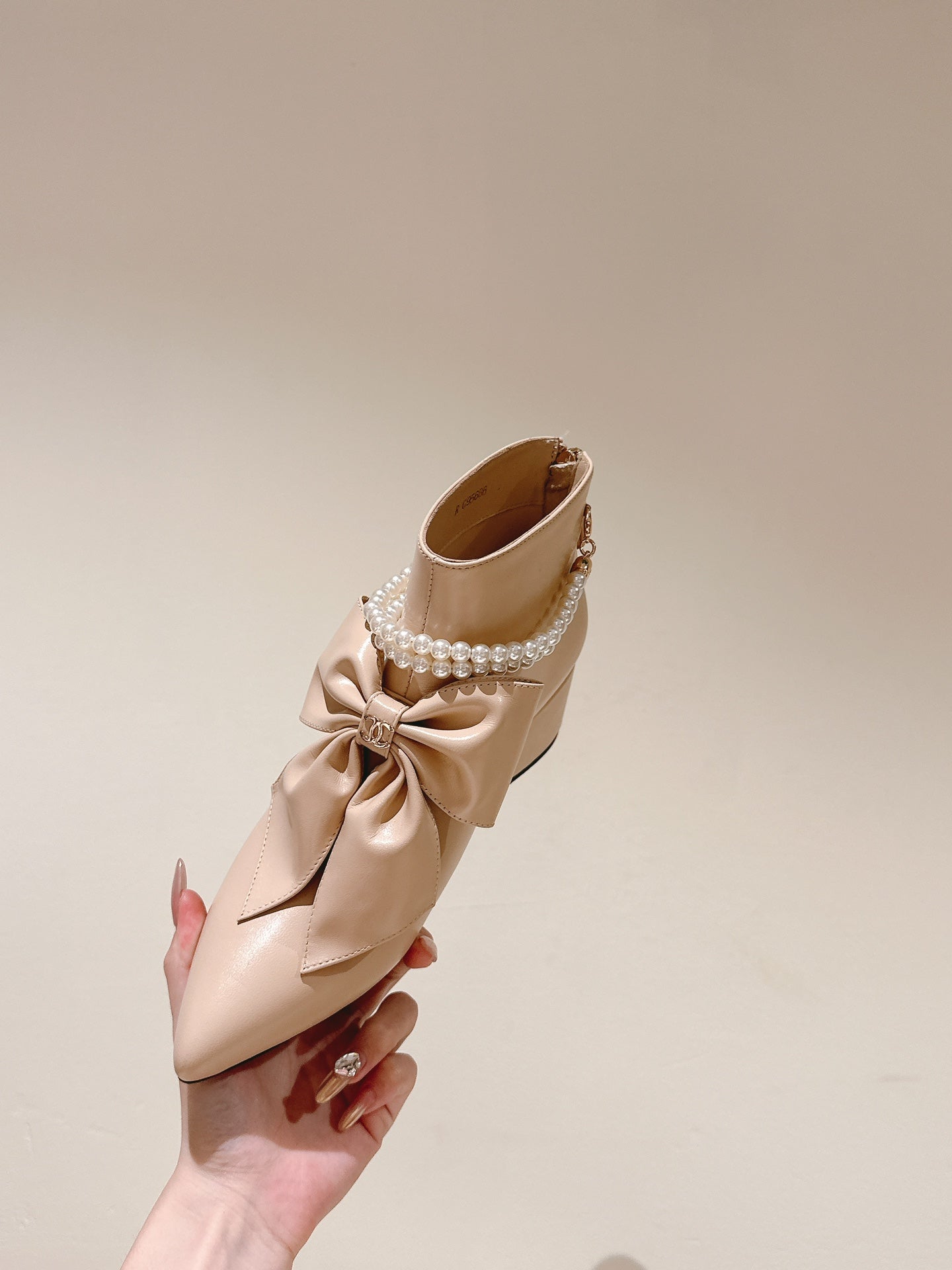 CC 24A Pearl Bow Ankle Boots 65mm Beige Sheepskin 447469