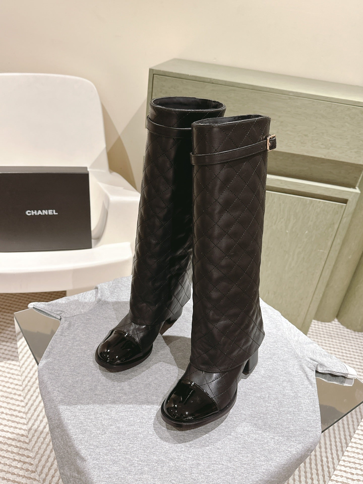 CC 24ss  Fold-Over High Boots 40mm Black Quilted Sheepskin 447476