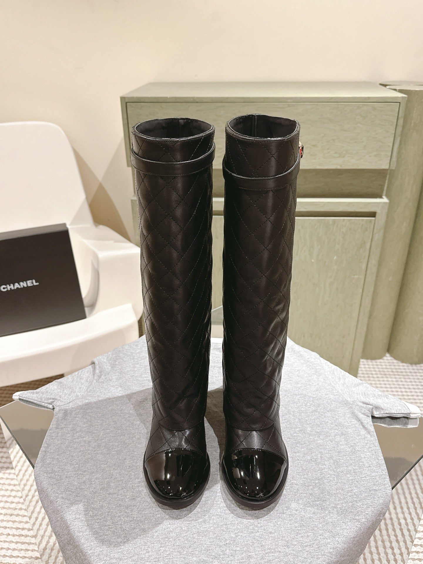 CC 24ss  Fold-Over High Boots 40mm Black Quilted Sheepskin 447476