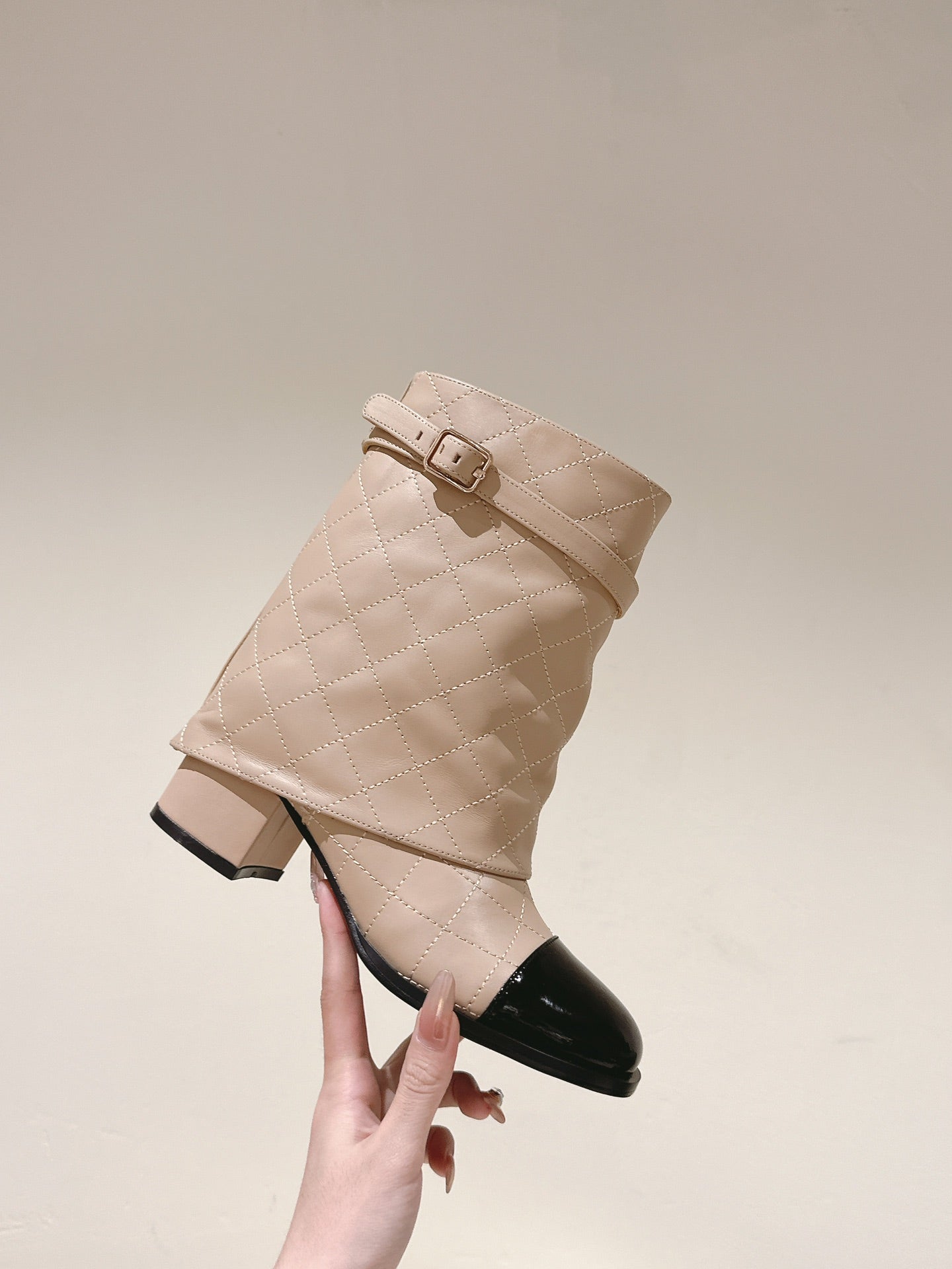 CC 24ss  Fold-Over Low Boots 40mm Beige Quilted Sheepskin 447477