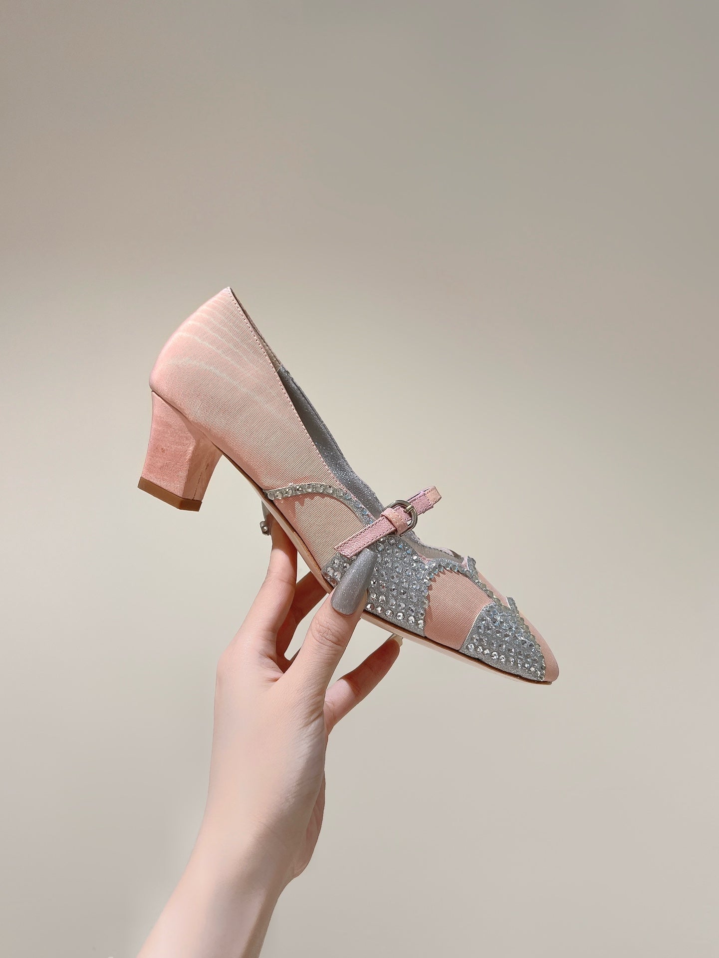 VT Bowow Embellished Pumps 45mm Light Pink Fabric 659204