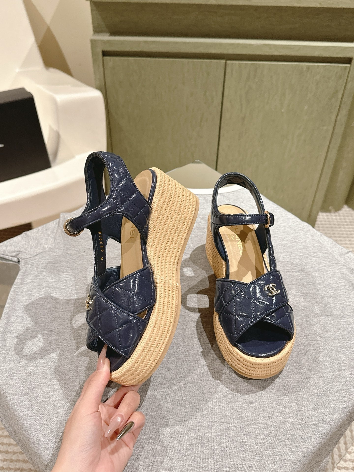CC 25ss Espadrille Sandals 85mm Charcoal Gray Quited Sheepskin 462239