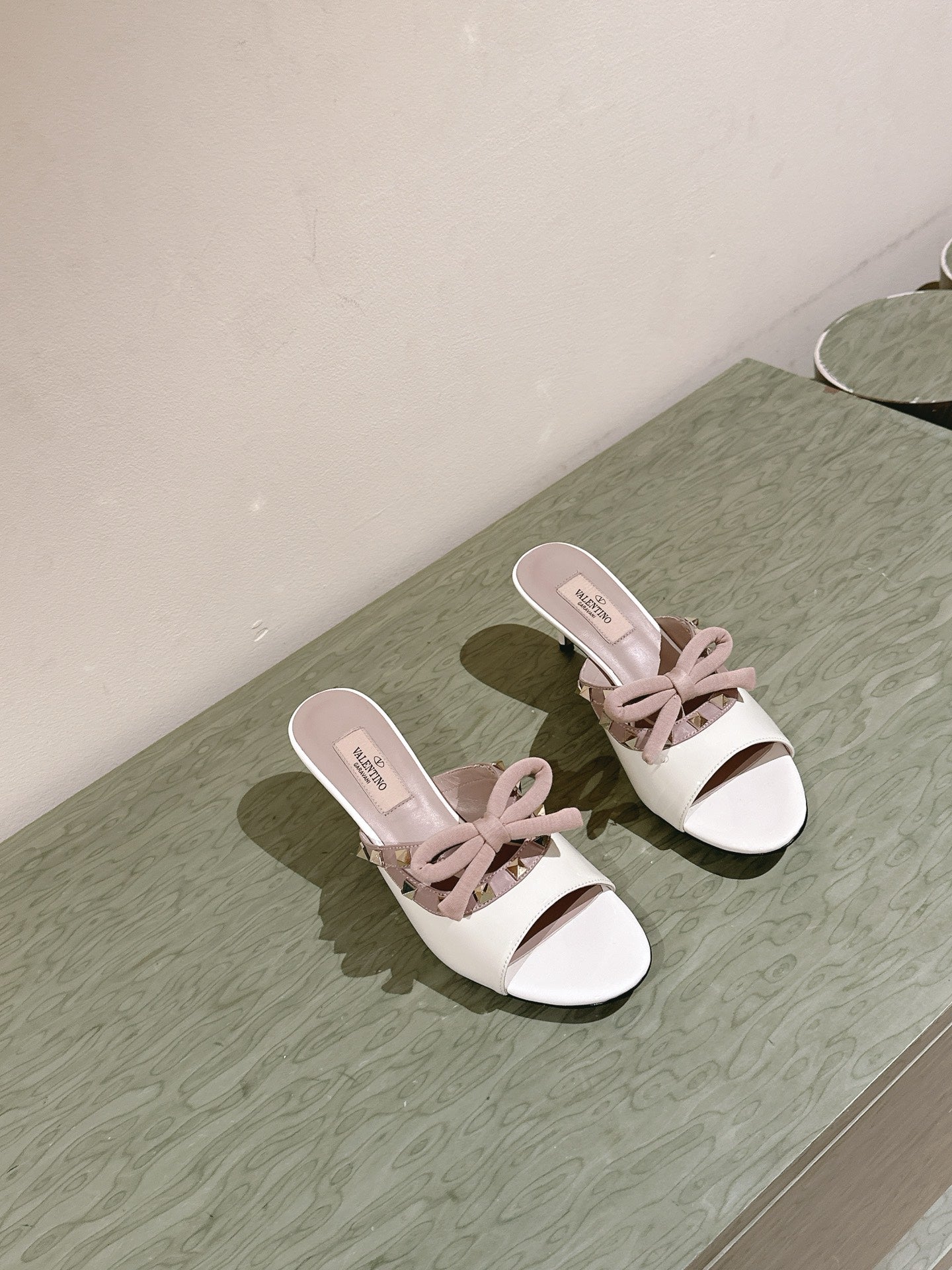 VT Rockstud Sandals 6cm White Patent Leather 659207