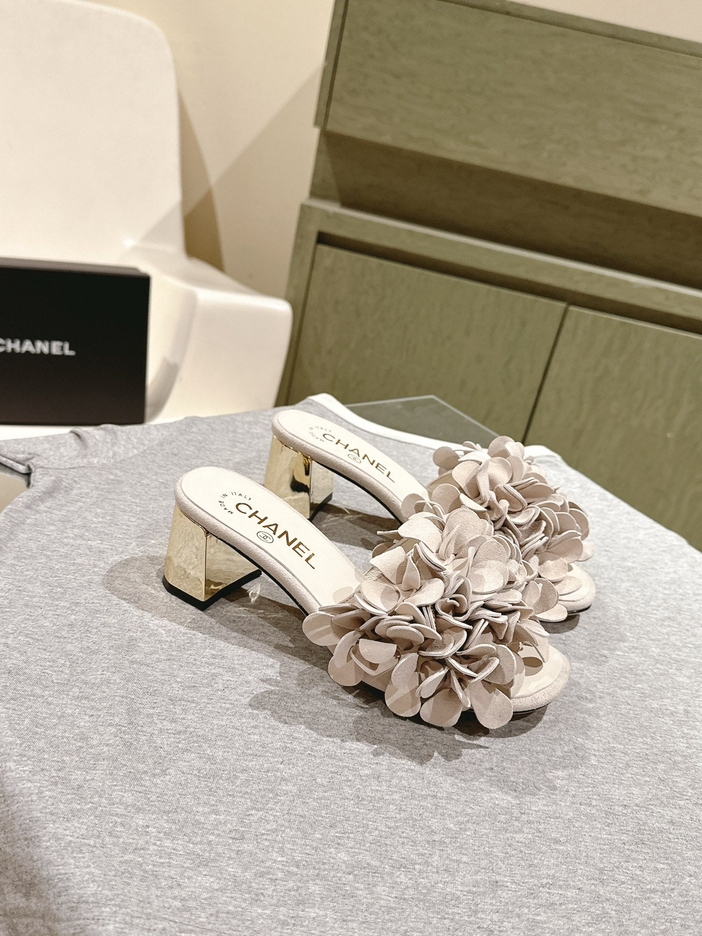 CC Floral Slide Sandals 55mm Light Taupe Suede Cowhide 454283