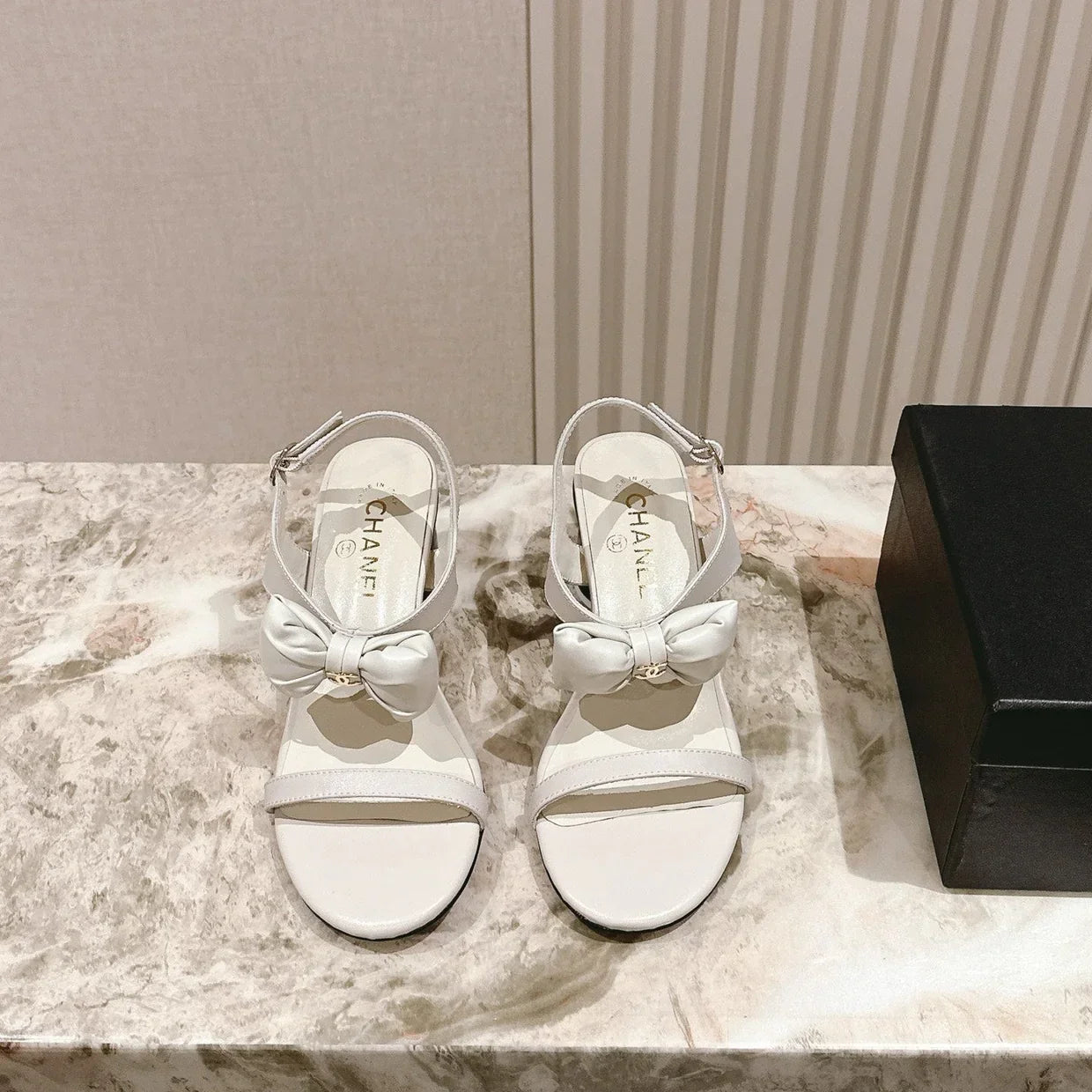 CC 26s Bow Sandals 55 White Cowhide 658465