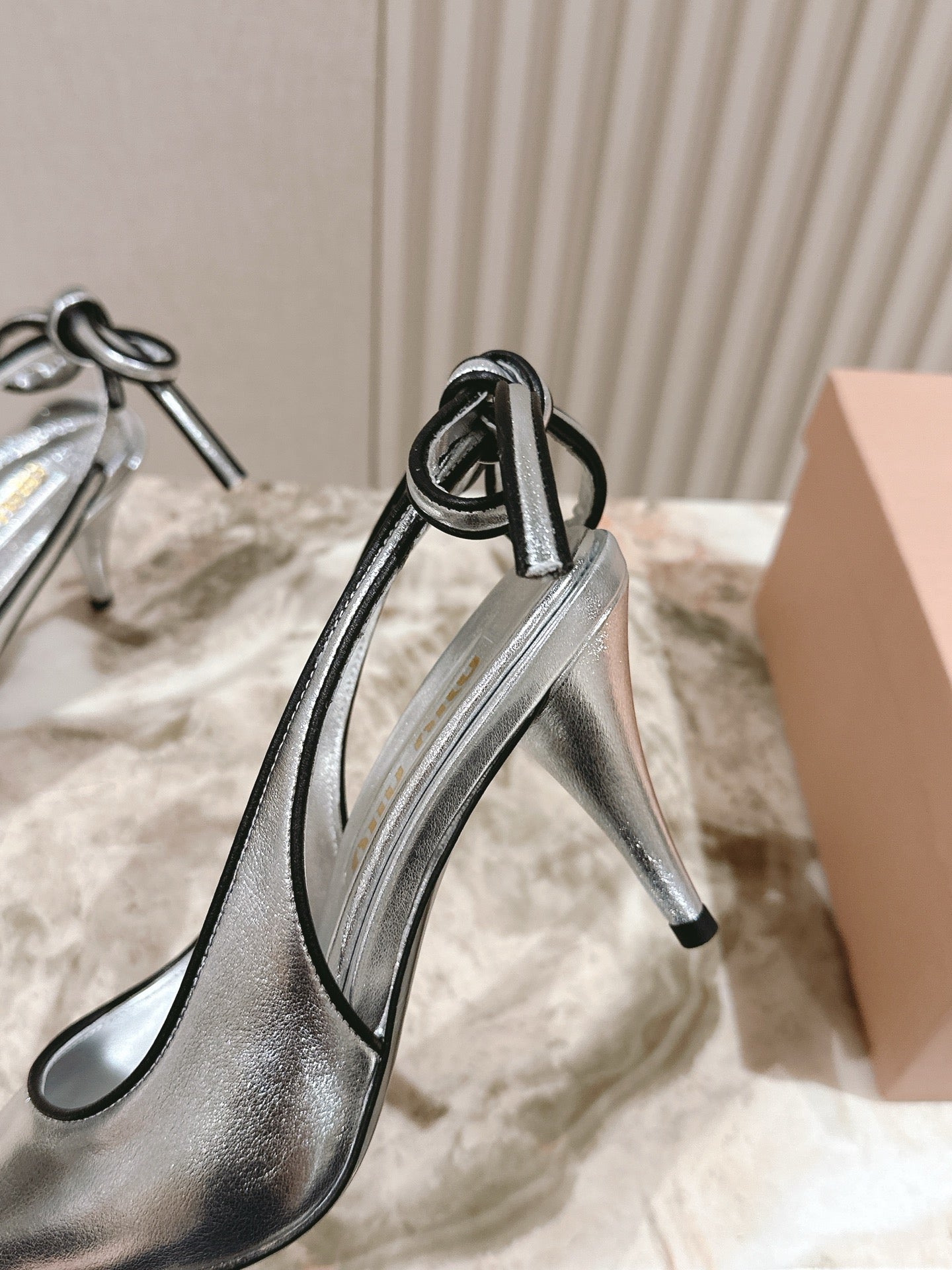 Miu Mordoré Pointed Toe Slingback Pumps 85mm Sliver Cowhide Sheepskin 445790