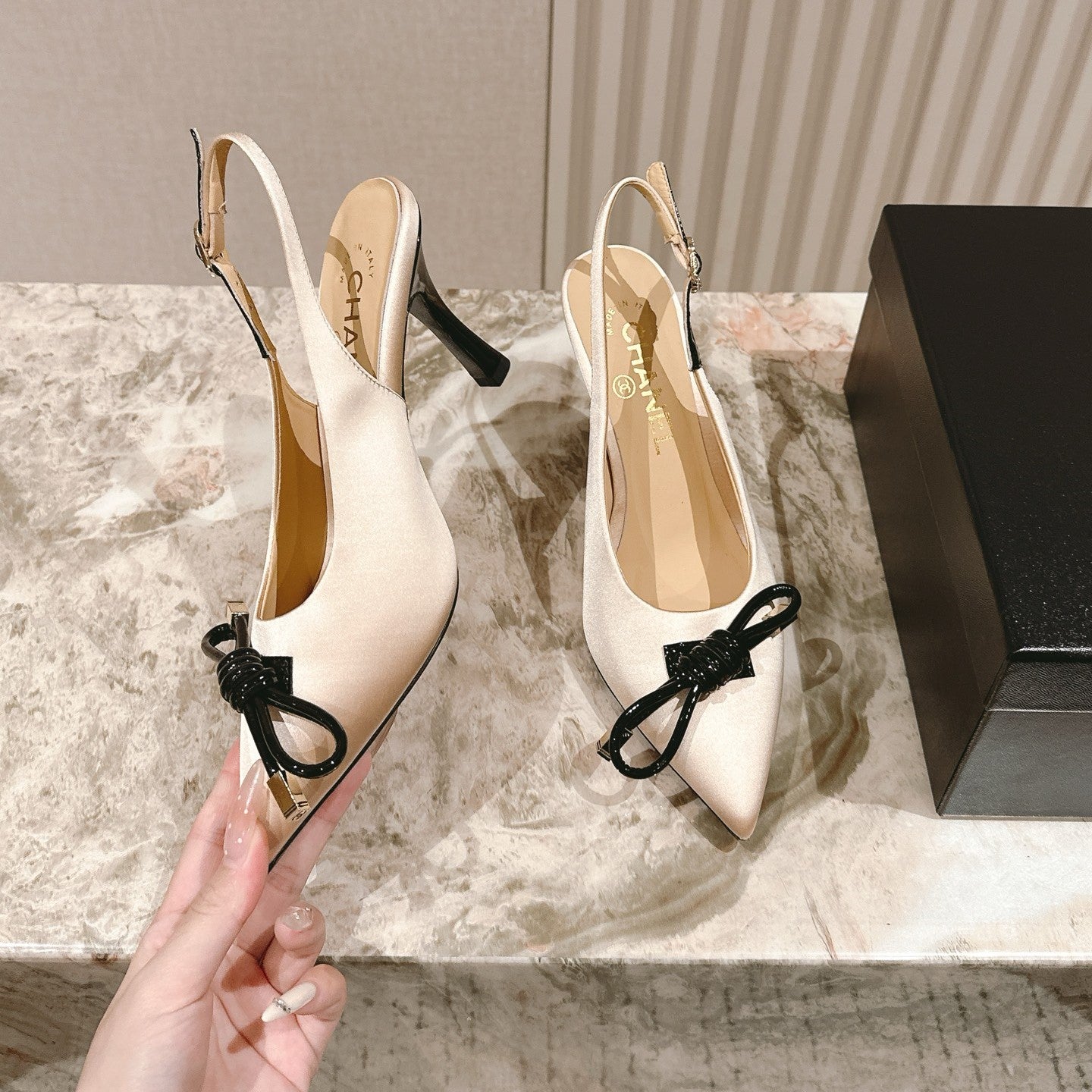 CC 25ss Bow Tie Slingbacks 85mm Beige Satin & Patent Leather 447413